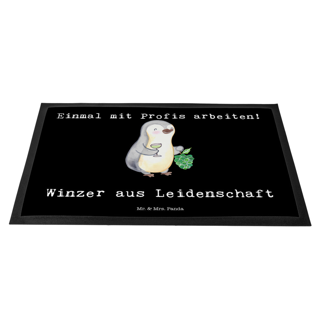 Fußmatte Winzer aus Leidenschaft Türvorleger, Schmutzmatte, Fußabtreter, Matte, Schmutzfänger, Fußabstreifer, Schmutzfangmatte, Türmatte, Motivfußmatte, Haustürmatte, Vorleger, Beruf, Ausbildung, Jubiläum, Abschied, Rente, Kollege, Kollegin, Geschenk, Schenken, Arbeitskollege, Mitarbeiter, Firma, Danke, Dankeschön