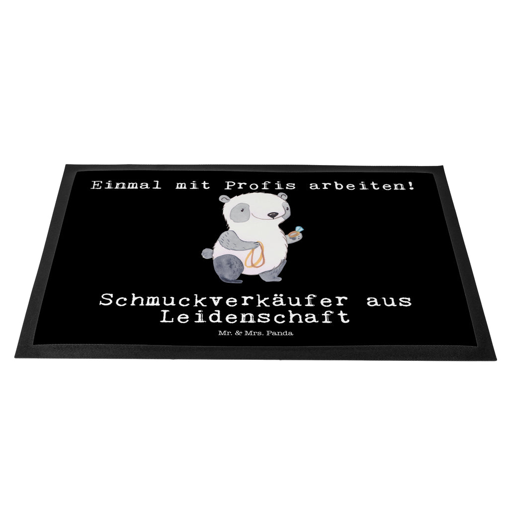 Fußmatte Schmuckverkäufer aus Leidenschaft Türvorleger, Schmutzmatte, Fußabtreter, Matte, Schmutzfänger, Fußabstreifer, Schmutzfangmatte, Türmatte, Motivfußmatte, Haustürmatte, Vorleger, Beruf, Ausbildung, Jubiläum, Abschied, Rente, Kollege, Kollegin, Geschenk, Schenken, Arbeitskollege, Mitarbeiter, Firma, Danke, Dankeschön, Schmuckverkäufer, Juwelier, Goldschmied, Schmied, Schmuckwarenhändler, Schmuckgeschäft, Eröffnung