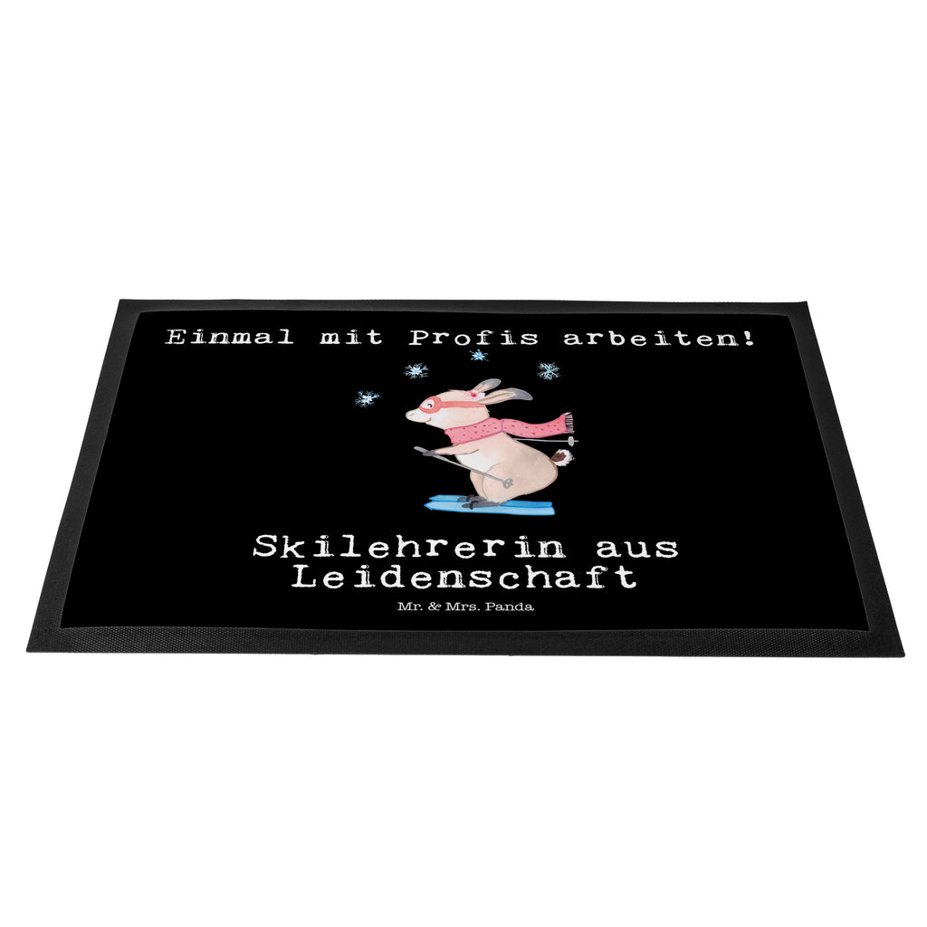 Fußmatte Skilehrerin aus Leidenschaft Türvorleger, Schmutzmatte, Fußabtreter, Matte, Schmutzfänger, Fußabstreifer, Schmutzfangmatte, Türmatte, Motivfußmatte, Haustürmatte, Vorleger, Beruf, Ausbildung, Jubiläum, Abschied, Rente, Kollege, Kollegin, Geschenk, Schenken, Arbeitskollege, Mitarbeiter, Firma, Danke, Dankeschön