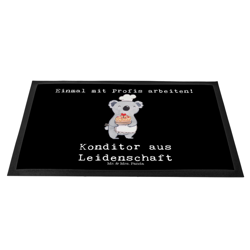 Fußmatte Konditor aus Leidenschaft Türvorleger, Schmutzmatte, Fußabtreter, Matte, Schmutzfänger, Fußabstreifer, Schmutzfangmatte, Türmatte, Motivfußmatte, Haustürmatte, Vorleger, Beruf, Ausbildung, Jubiläum, Abschied, Rente, Kollege, Kollegin, Geschenk, Schenken, Arbeitskollege, Mitarbeiter, Firma, Danke, Dankeschön, Konditor, Kuchenbäcker, Patissier, Confiseur, Bäcker