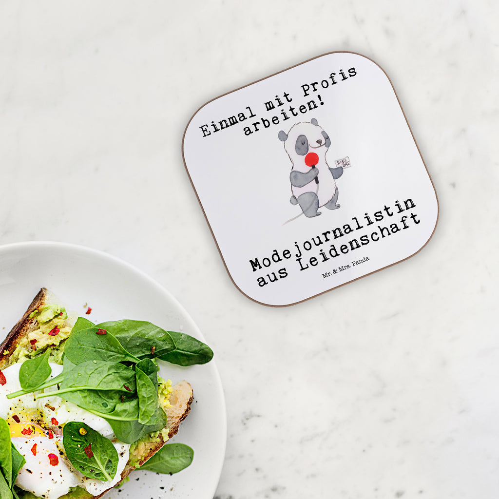 Quadratische Untersetzer Modejournalistin aus Leidenschaft Bierdeckel, Glasuntersetzer, Untersetzer Gläser, Getränkeuntersetzer, Beruf, Ausbildung, Jubiläum, Abschied, Rente, Kollege, Kollegin, Geschenk, Schenken, Arbeitskollege, Mitarbeiter, Firma, Danke, Dankeschön, Modejournalistin, Journalistin, Reporterin, Redakteurin, Pressebüro, Studium