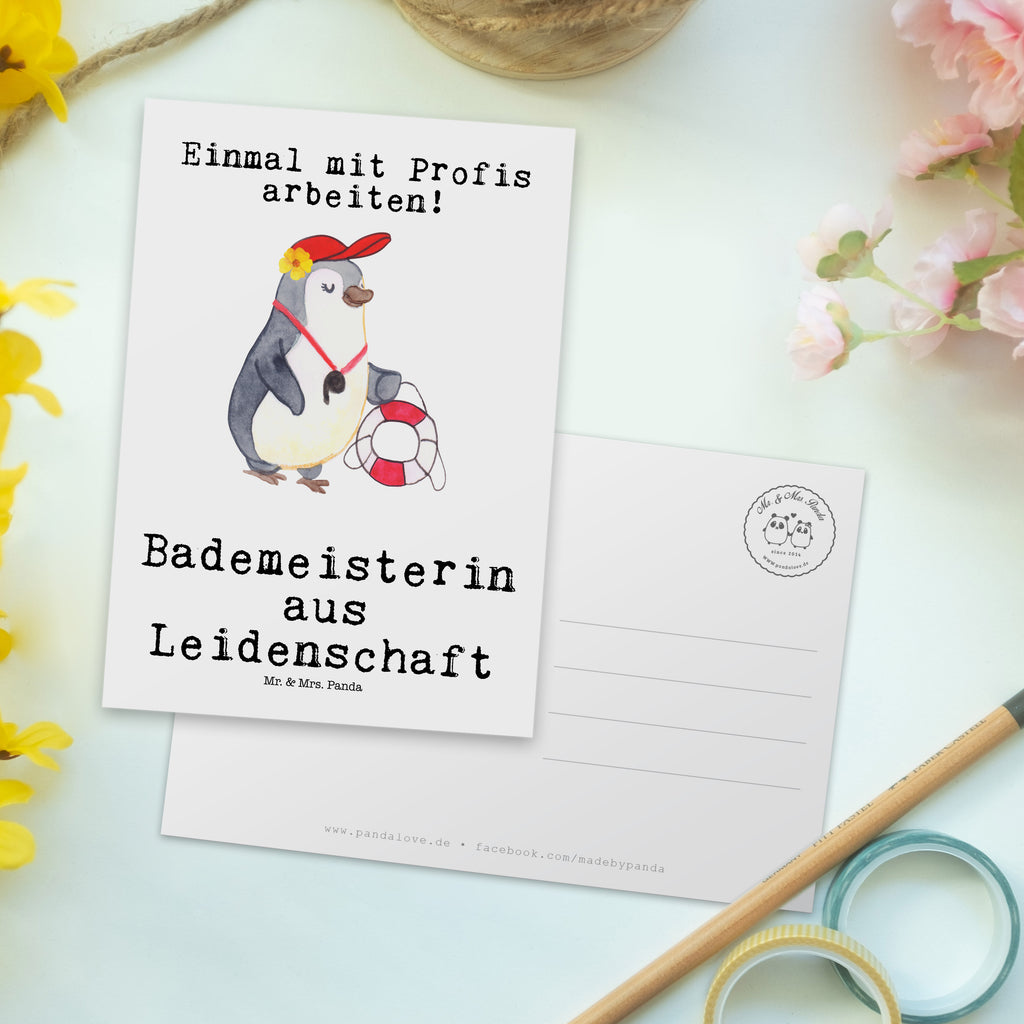 Postkarte Bademeisterin aus Leidenschaft Geschenkkarte, Grußkarte, Karte, Einladung, Ansichtskarte, Geburtstagskarte, Einladungskarte, Beruf, Ausbildung, Jubiläum, Abschied, Rente, Kollege, Kollegin, Geschenk, Schenken, Arbeitskollege, Mitarbeiter, Firma, Danke, Dankeschön, Bademeisterin, Rettungsschwimmerin, Schwimmmeisterin, Schwimmbad, Freibad, Badeanstalt, Schwimmverein, Schwimmschule