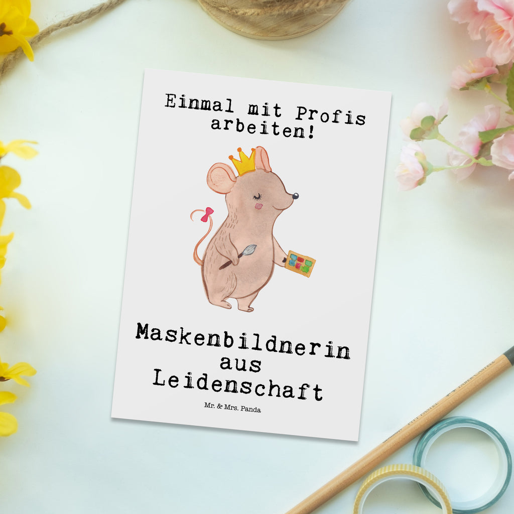 Postkarte Maskenbildnerin aus Leidenschaft Geschenkkarte, Grußkarte, Karte, Einladung, Ansichtskarte, Geburtstagskarte, Einladungskarte, Beruf, Ausbildung, Jubiläum, Abschied, Rente, Kollege, Kollegin, Geschenk, Schenken, Arbeitskollege, Mitarbeiter, Firma, Danke, Dankeschön, Kosmetikerin, Make Up Artist, Maskenbildnerin, Visagistin, Beauty Salon, Kosmetikstudio, Eröffnung