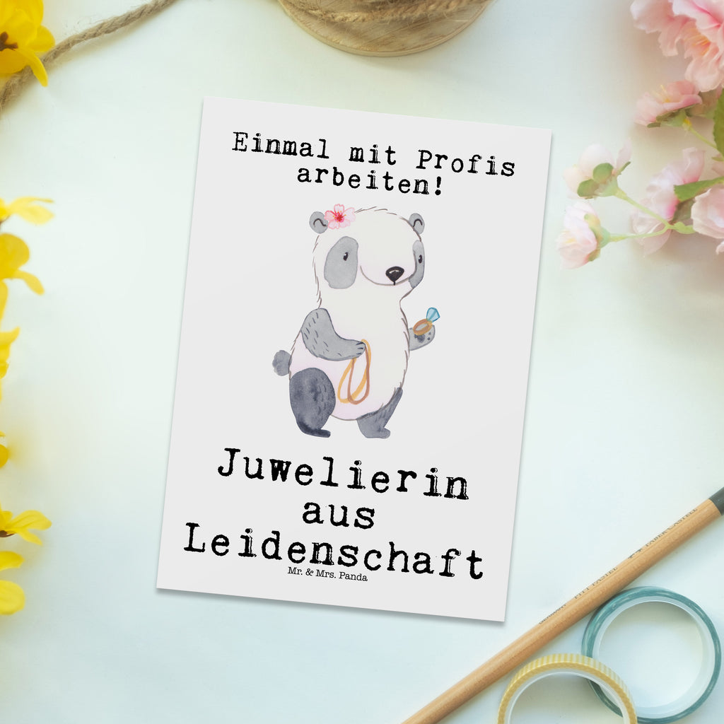 Postkarte Juwelierin aus Leidenschaft Geschenkkarte, Grußkarte, Karte, Einladung, Ansichtskarte, Geburtstagskarte, Einladungskarte, Dankeskarte, Beruf, Ausbildung, Jubiläum, Abschied, Rente, Kollege, Kollegin, Geschenk, Schenken, Arbeitskollege, Mitarbeiter, Firma, Danke, Dankeschön, Juwelierin, Goldschmiedin, Schmuckwarenhändlerin, Schmuckgeschäft, Eröffnung