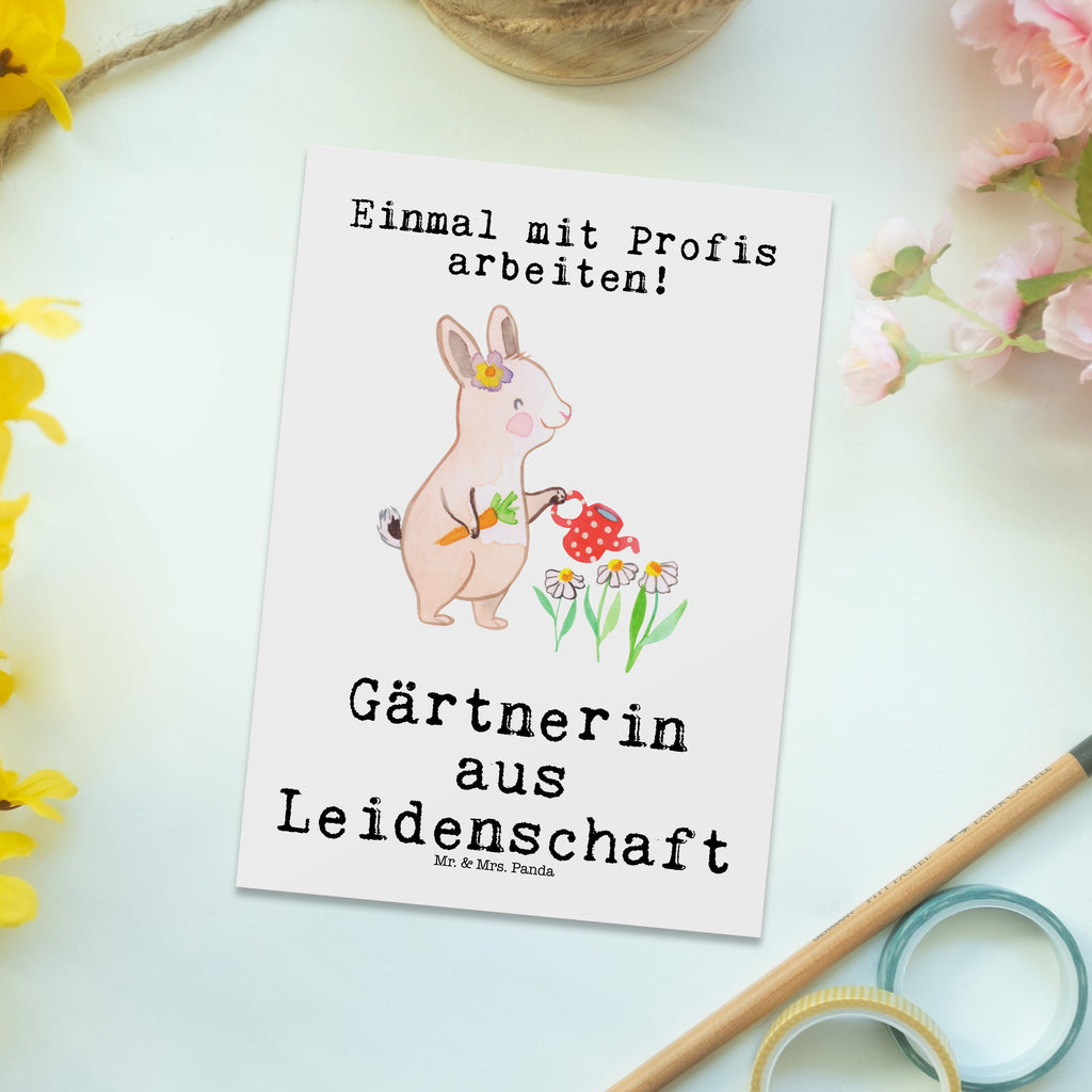 Postkarte Gärtnerin aus Leidenschaft Geschenkkarte, Grußkarte, Karte, Einladung, Ansichtskarte, Geburtstagskarte, Einladungskarte, Dankeskarte, Beruf, Ausbildung, Jubiläum, Abschied, Rente, Kollege, Kollegin, Geschenk, Schenken, Arbeitskollege, Mitarbeiter, Firma, Danke, Dankeschön, Gärtnerin, Gartenplaner, Gärtnerei, Gartenbau, Hobbygärtnerin, Garten- und Landschaftsbauerin