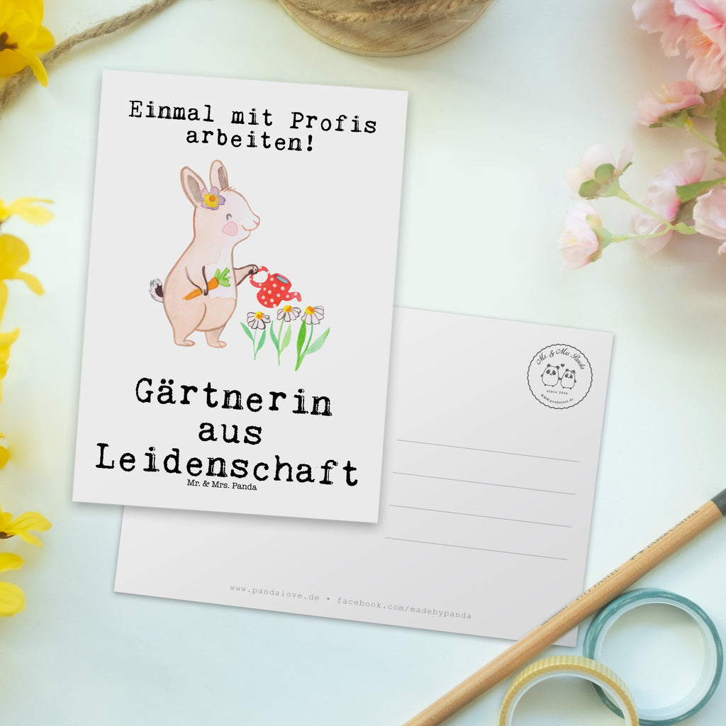 Postkarte Gärtnerin aus Leidenschaft Geschenkkarte, Grußkarte, Karte, Einladung, Ansichtskarte, Geburtstagskarte, Einladungskarte, Dankeskarte, Beruf, Ausbildung, Jubiläum, Abschied, Rente, Kollege, Kollegin, Geschenk, Schenken, Arbeitskollege, Mitarbeiter, Firma, Danke, Dankeschön, Gärtnerin, Gartenplaner, Gärtnerei, Gartenbau, Hobbygärtnerin, Garten- und Landschaftsbauerin