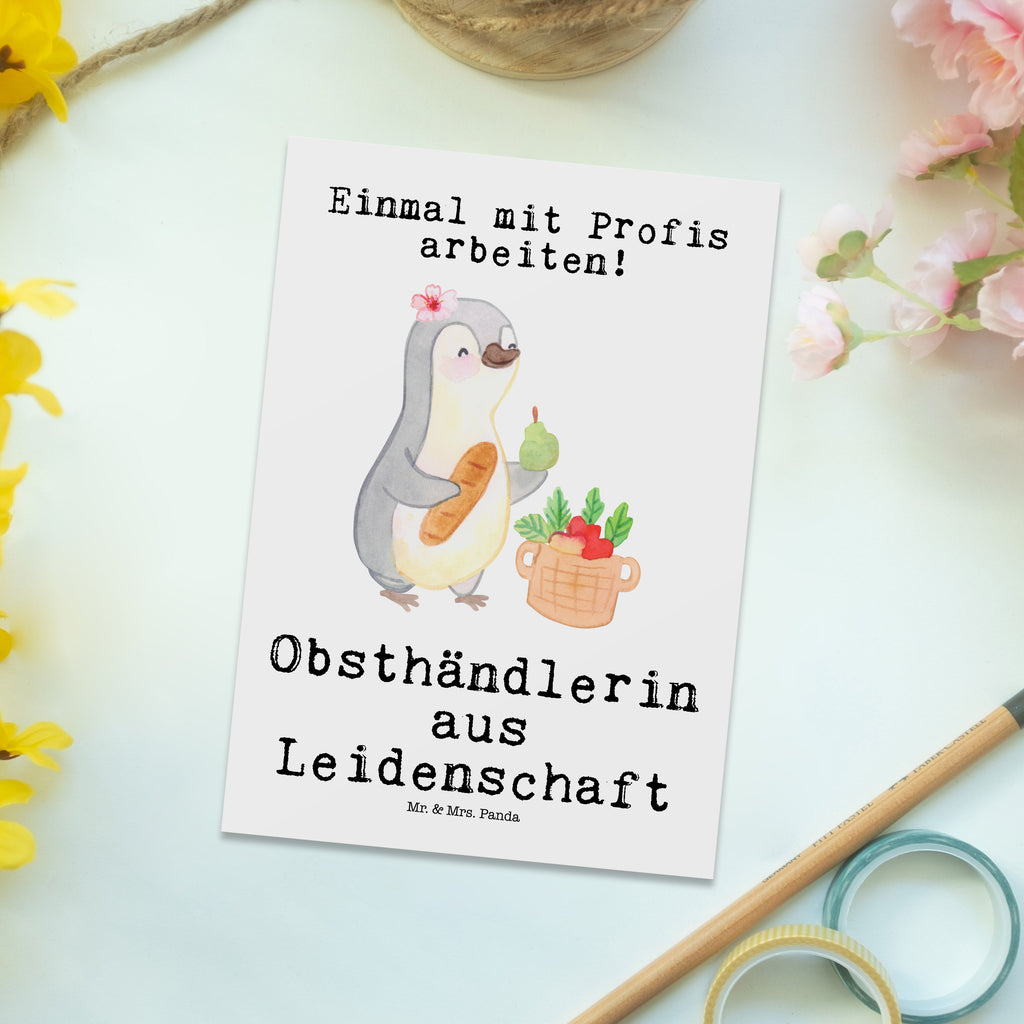 Postkarte Obsthändlerin aus Leidenschaft Geschenkkarte, Grußkarte, Karte, Einladung, Ansichtskarte, Geburtstagskarte, Einladungskarte, Dankeskarte, Beruf, Ausbildung, Jubiläum, Abschied, Rente, Kollege, Kollegin, Geschenk, Schenken, Arbeitskollege, Mitarbeiter, Firma, Danke, Dankeschön, Obsthändlerin, Obstverkäuferin, Wochenmarkthändlerin, Obstbäuerin, Obst- und Gemüsehändlerin, Obstplantage