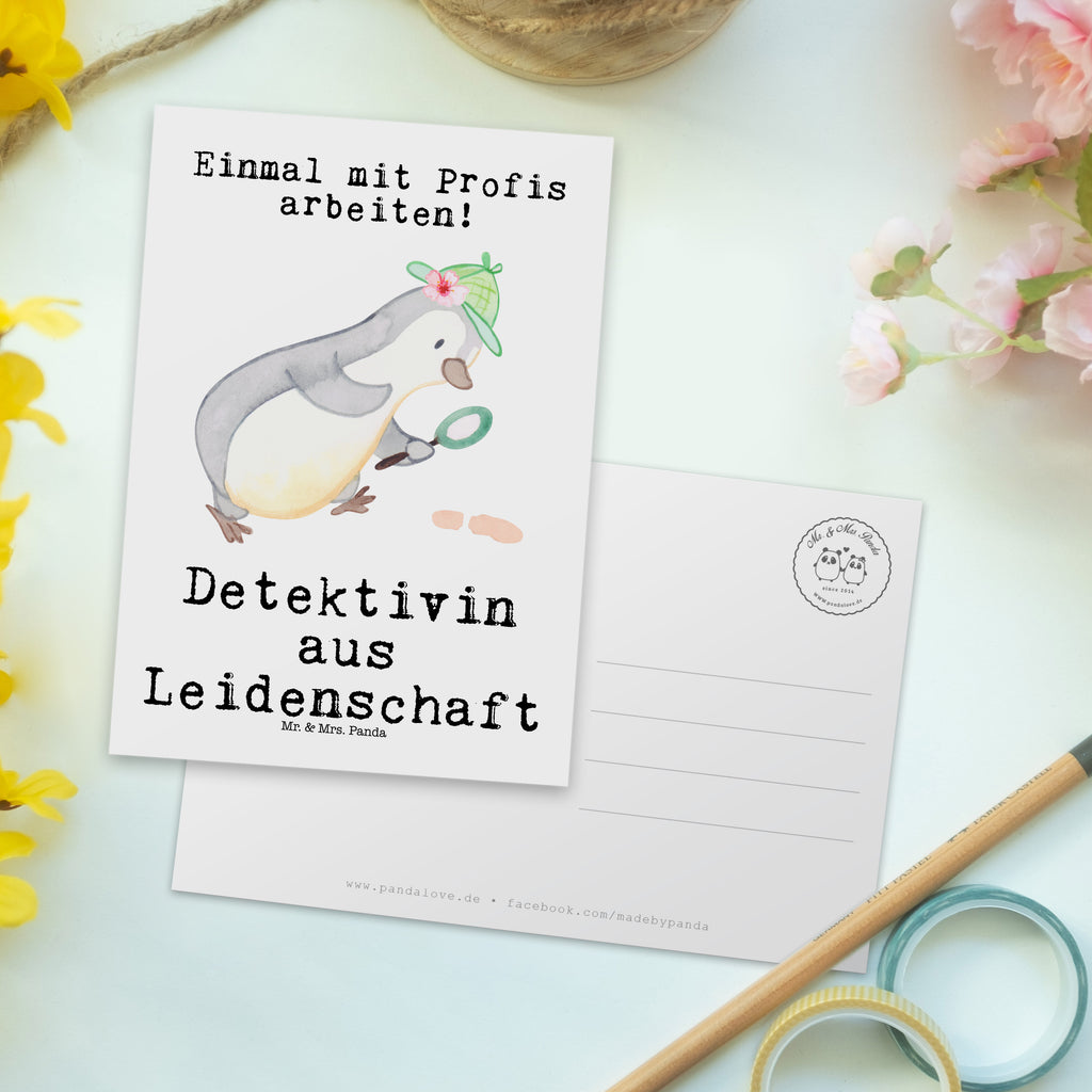 Postkarte Detektivin aus Leidenschaft Geschenkkarte, Grußkarte, Karte, Einladung, Ansichtskarte, Geburtstagskarte, Einladungskarte, Dankeskarte, Beruf, Ausbildung, Jubiläum, Abschied, Rente, Kollege, Kollegin, Geschenk, Schenken, Arbeitskollege, Mitarbeiter, Firma, Danke, Dankeschön, Detektivin, Ermittlerin, Agentin, Privatdetektei, Berufsdetektivin, Wirtschaftsdetektei, Detektivausbildung, Spurensuche