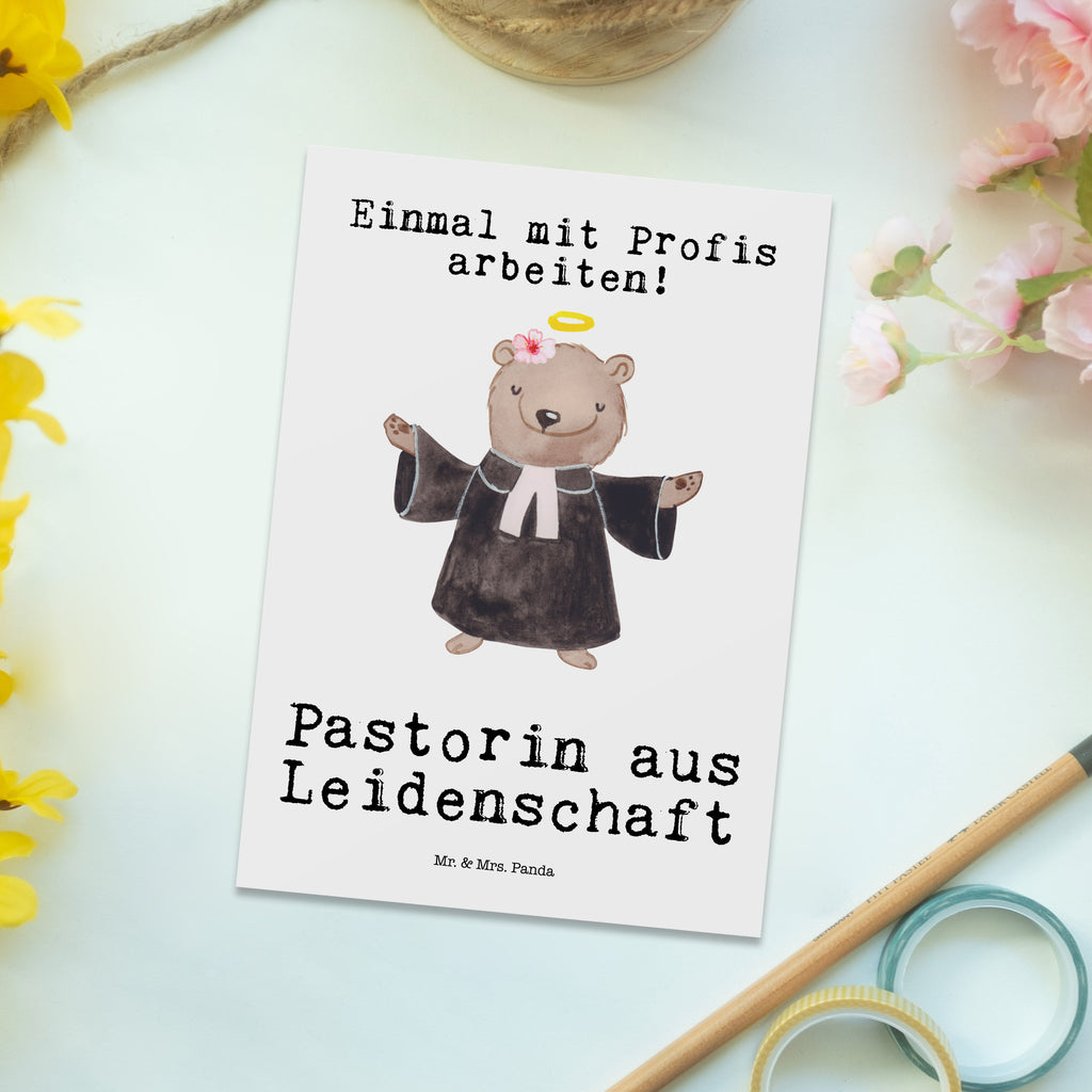 Postkarte Pastorin aus Leidenschaft Geschenkkarte, Grußkarte, Karte, Einladung, Ansichtskarte, Geburtstagskarte, Einladungskarte, Dankeskarte, Beruf, Ausbildung, Jubiläum, Abschied, Rente, Kollege, Kollegin, Geschenk, Schenken, Arbeitskollege, Mitarbeiter, Firma, Danke, Dankeschön, Pastorin, Dienerin Gottes<br />Geistliche, Pfarrerin, Predigerin<br />Priesterin, Theologin, Kirche