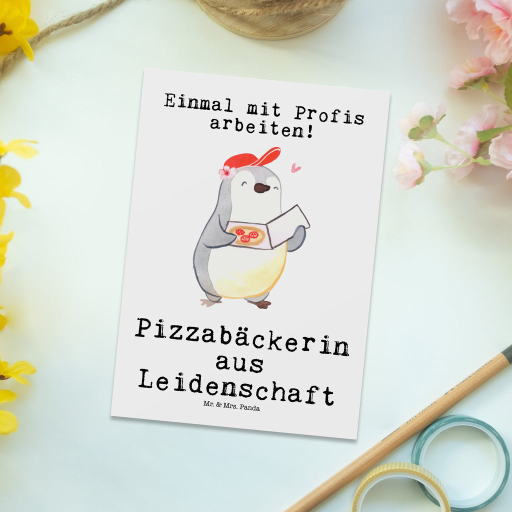 Postkarte Pizzabäckerin aus Leidenschaft Geschenkkarte, Grußkarte, Karte, Einladung, Ansichtskarte, Geburtstagskarte, Einladungskarte, Dankeskarte, Beruf, Ausbildung, Jubiläum, Abschied, Rente, Kollege, Kollegin, Geschenk, Schenken, Arbeitskollege, Mitarbeiter, Firma, Danke, Dankeschön, Lieferdienstmitarbeiterin, Pizzabäckerin, Pizzabotin, Pizzabringdienst, Lieferbringdienst