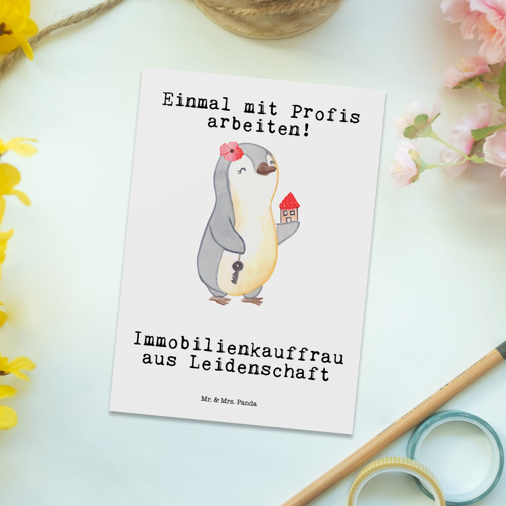 Postkarte Immobilienkauffrau aus Leidenschaft Geschenkkarte, Grußkarte, Karte, Einladung, Ansichtskarte, Geburtstagskarte, Einladungskarte, Dankeskarte, Beruf, Ausbildung, Jubiläum, Abschied, Rente, Kollege, Kollegin, Geschenk, Schenken, Arbeitskollege, Mitarbeiter, Firma, Danke, Dankeschön, Immobilienmaklerin, Immobilienhändlerin, Immobilienkauffrau, Immobilienbüro
