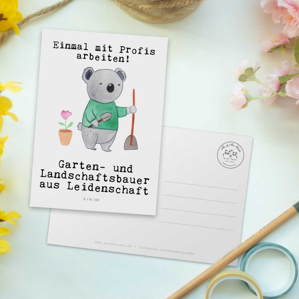 Postkarte Garten- und Landschaftsbauer aus Leidenschaft Geschenkkarte, Grußkarte, Karte, Einladung, Ansichtskarte, Geburtstagskarte, Einladungskarte, Beruf, Ausbildung, Jubiläum, Abschied, Rente, Kollege, Kollegin, Geschenk, Schenken, Arbeitskollege, Mitarbeiter, Firma, Danke, Dankeschön, Gärtner, Gartenplaner, Gärtnerei, Gartenbau, Hobbygärtner, Garten- und Landschaftsbauer