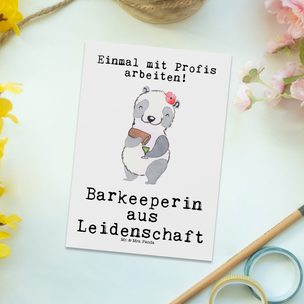 Postkarte Barkeeperin aus Leidenschaft Geschenkkarte, Grußkarte, Karte, Einladung, Ansichtskarte, Geburtstagskarte, Einladungskarte, Dankeskarte, Beruf, Ausbildung, Jubiläum, Abschied, Rente, Kollege, Kollegin, Geschenk, Schenken, Arbeitskollege, Mitarbeiter, Firma, Danke, Dankeschön, Barkeeperin, Barfrau, Bartender, Barbesitzerin, Kurs