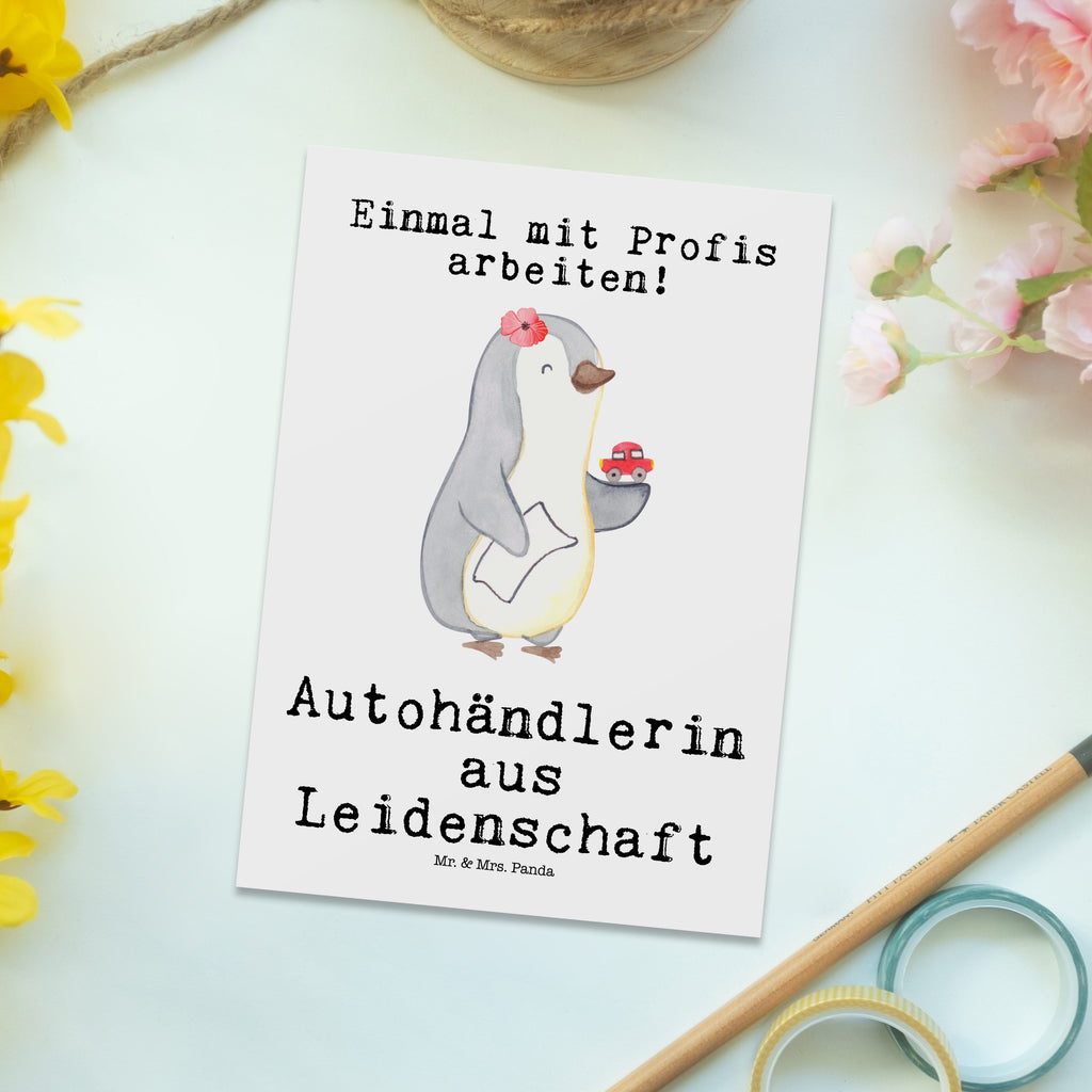 Postkarte Autohändlerin aus Leidenschaft Geschenkkarte, Grußkarte, Karte, Einladung, Ansichtskarte, Geburtstagskarte, Einladungskarte, Beruf, Ausbildung, Jubiläum, Abschied, Rente, Kollege, Kollegin, Geschenk, Schenken, Arbeitskollege, Mitarbeiter, Firma, Danke, Dankeschön, Autohändlerin, Eröffnung Autohaus, Autohandel, Gebrauchtwagenhändlerin, Autoverkäuferin
