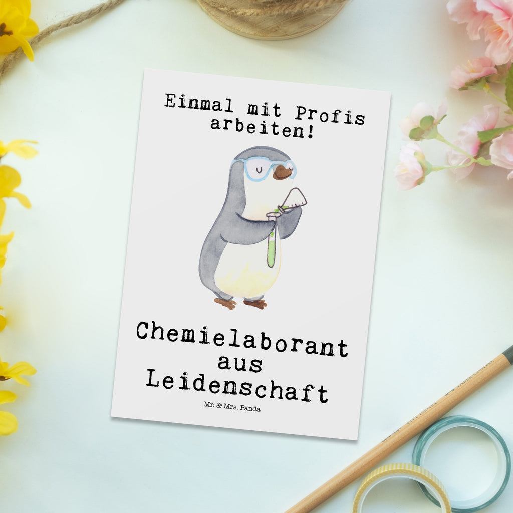 Postkarte Chemielaborant aus Leidenschaft Geschenkkarte, Grußkarte, Karte, Einladung, Ansichtskarte, Geburtstagskarte, Einladungskarte, Dankeskarte, Beruf, Ausbildung, Jubiläum, Abschied, Rente, Kollege, Kollegin, Geschenk, Schenken, Arbeitskollege, Mitarbeiter, Firma, Danke, Dankeschön, Chemiker, Chemielaborant, Naturwissenschaftler, Labor, Studium, Forschung, Wissenschaftler