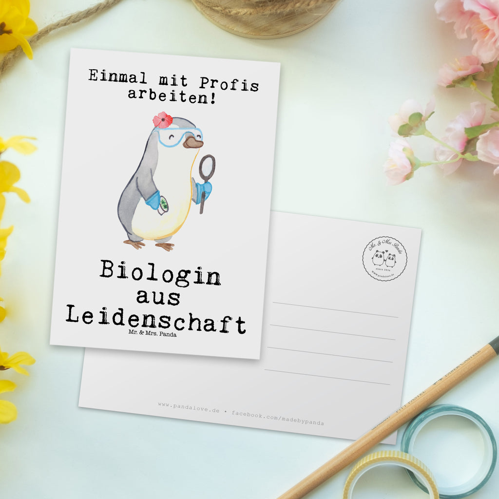Postkarte Biologin aus Leidenschaft Geschenkkarte, Grußkarte, Karte, Einladung, Ansichtskarte, Geburtstagskarte, Einladungskarte, Beruf, Ausbildung, Jubiläum, Abschied, Rente, Kollege, Kollegin, Geschenk, Schenken, Arbeitskollege, Mitarbeiter, Firma, Danke, Dankeschön, Biologin, Biologie, Naturwissenschaftlerin, Labor, Studium, Bachelor, Master