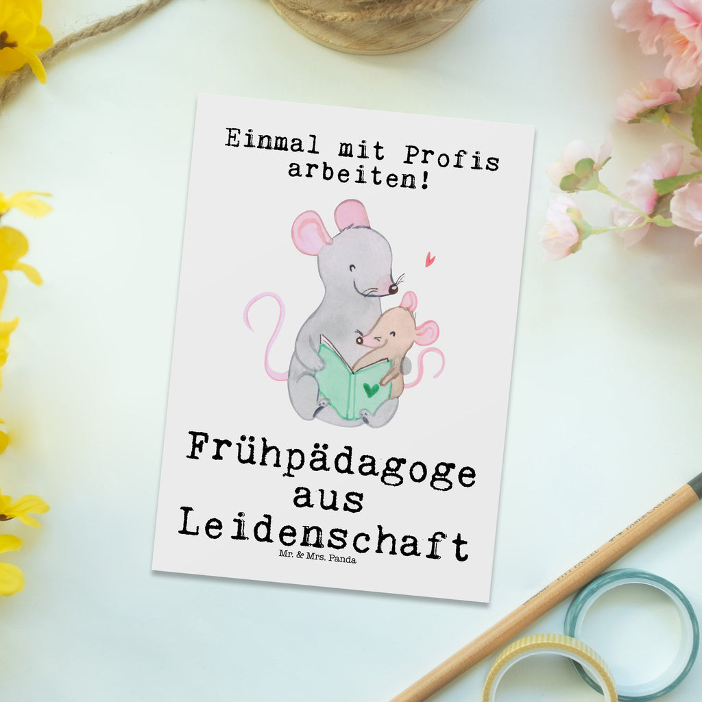 Postkarte Frühpädagoge aus Leidenschaft Geschenkkarte, Grußkarte, Karte, Einladung, Ansichtskarte, Geburtstagskarte, Einladungskarte, Dankeskarte, Beruf, Ausbildung, Jubiläum, Abschied, Rente, Kollege, Kollegin, Geschenk, Schenken, Arbeitskollege, Mitarbeiter, Firma, Danke, Dankeschön, Frühpädagoge, Frühpädagogik, Studium