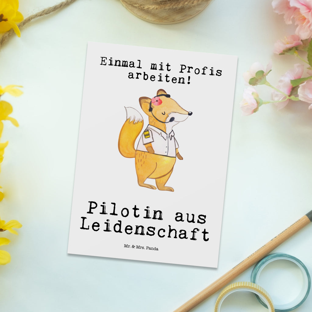 Postkarte Pilotin aus Leidenschaft Geschenkkarte, Grußkarte, Karte, Einladung, Ansichtskarte, Geburtstagskarte, Einladungskarte, Dankeskarte, Beruf, Ausbildung, Jubiläum, Abschied, Rente, Kollege, Kollegin, Geschenk, Schenken, Arbeitskollege, Mitarbeiter, Firma, Danke, Dankeschön, Pilotin, Flugkapitänin, Cockpit, Flugzeug