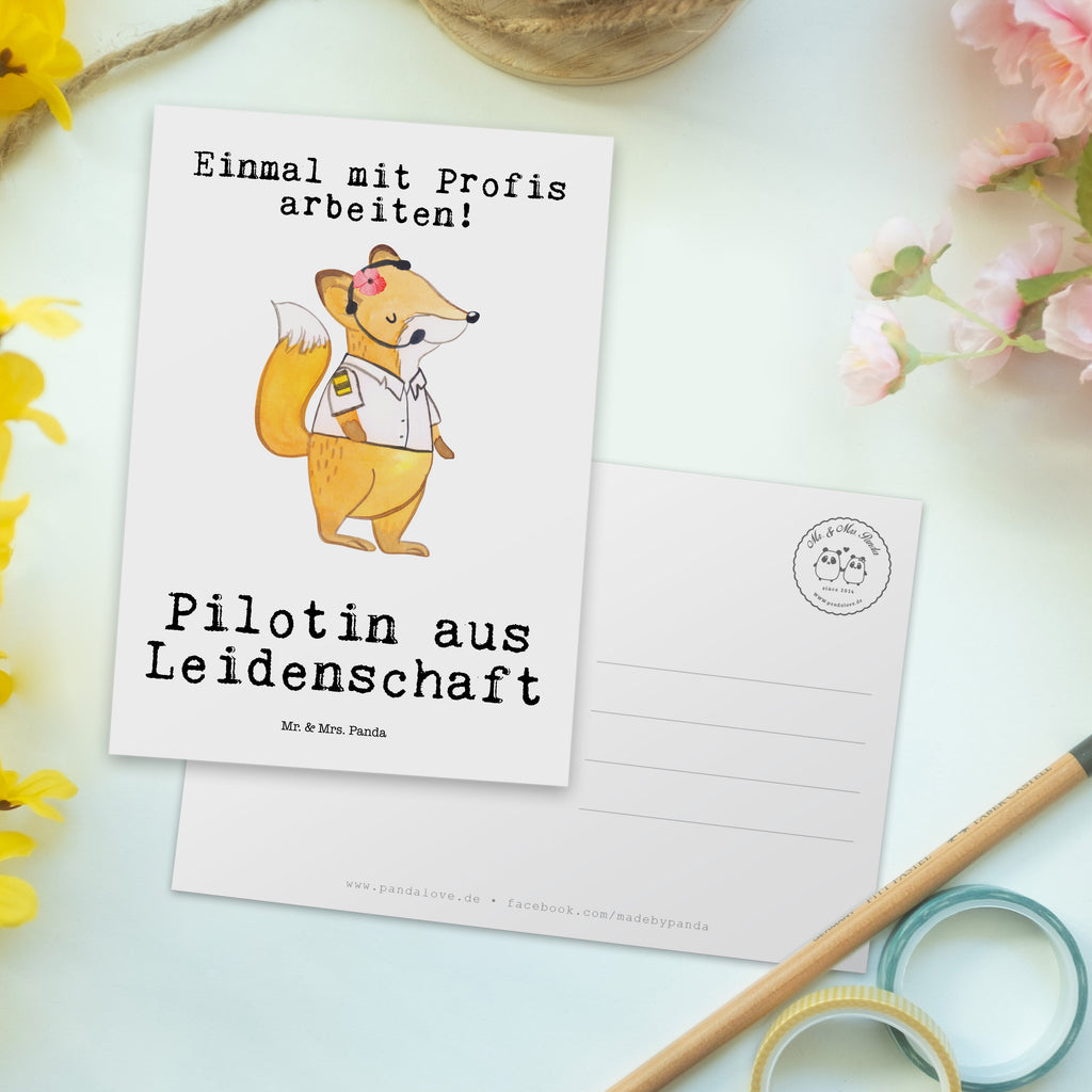 Postkarte Pilotin aus Leidenschaft Geschenkkarte, Grußkarte, Karte, Einladung, Ansichtskarte, Geburtstagskarte, Einladungskarte, Dankeskarte, Beruf, Ausbildung, Jubiläum, Abschied, Rente, Kollege, Kollegin, Geschenk, Schenken, Arbeitskollege, Mitarbeiter, Firma, Danke, Dankeschön, Pilotin, Flugkapitänin, Cockpit, Flugzeug