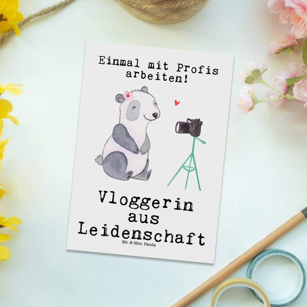 Postkarte Vloggerin aus Leidenschaft Geschenkkarte, Grußkarte, Karte, Einladung, Ansichtskarte, Geburtstagskarte, Einladungskarte, Dankeskarte, Beruf, Ausbildung, Jubiläum, Abschied, Rente, Kollege, Kollegin, Geschenk, Schenken, Arbeitskollege, Mitarbeiter, Firma, Danke, Dankeschön