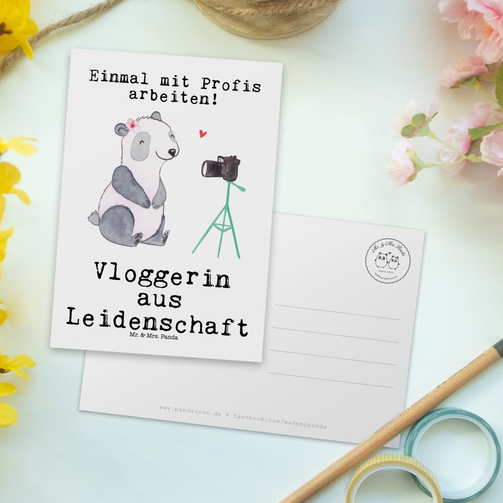 Postkarte Vloggerin aus Leidenschaft Geschenkkarte, Grußkarte, Karte, Einladung, Ansichtskarte, Geburtstagskarte, Einladungskarte, Dankeskarte, Beruf, Ausbildung, Jubiläum, Abschied, Rente, Kollege, Kollegin, Geschenk, Schenken, Arbeitskollege, Mitarbeiter, Firma, Danke, Dankeschön