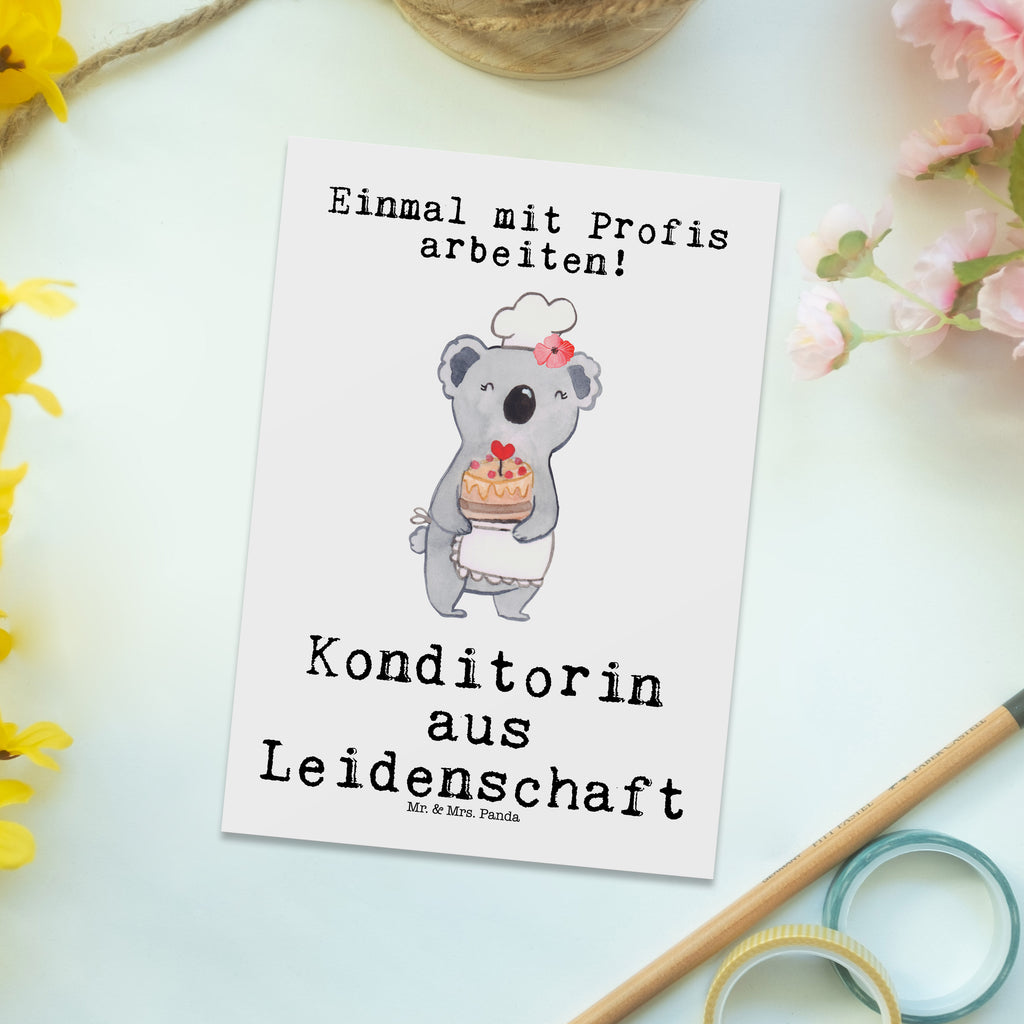 Postkarte Konditorin aus Leidenschaft Geschenkkarte, Grußkarte, Karte, Einladung, Ansichtskarte, Geburtstagskarte, Einladungskarte, Dankeskarte, Beruf, Ausbildung, Jubiläum, Abschied, Rente, Kollege, Kollegin, Geschenk, Schenken, Arbeitskollege, Mitarbeiter, Firma, Danke, Dankeschön, Konditorin, Kuchenbäckerin, Patissierin, Confiseurin, Bäckerin
