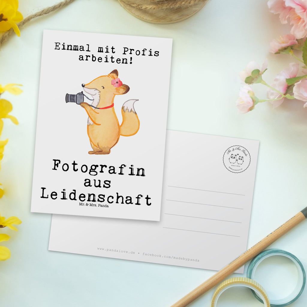 Postkarte Fotografin aus Leidenschaft Geschenkkarte, Grußkarte, Karte, Einladung, Ansichtskarte, Geburtstagskarte, Einladungskarte, Beruf, Ausbildung, Jubiläum, Abschied, Rente, Kollege, Kollegin, Geschenk, Schenken, Arbeitskollege, Mitarbeiter, Firma, Danke, Dankeschön, Fotografin, Fotoreporterin, Hobbyfotografin, Hochzeitsfotografin, Fotografie, Profi Fotografin