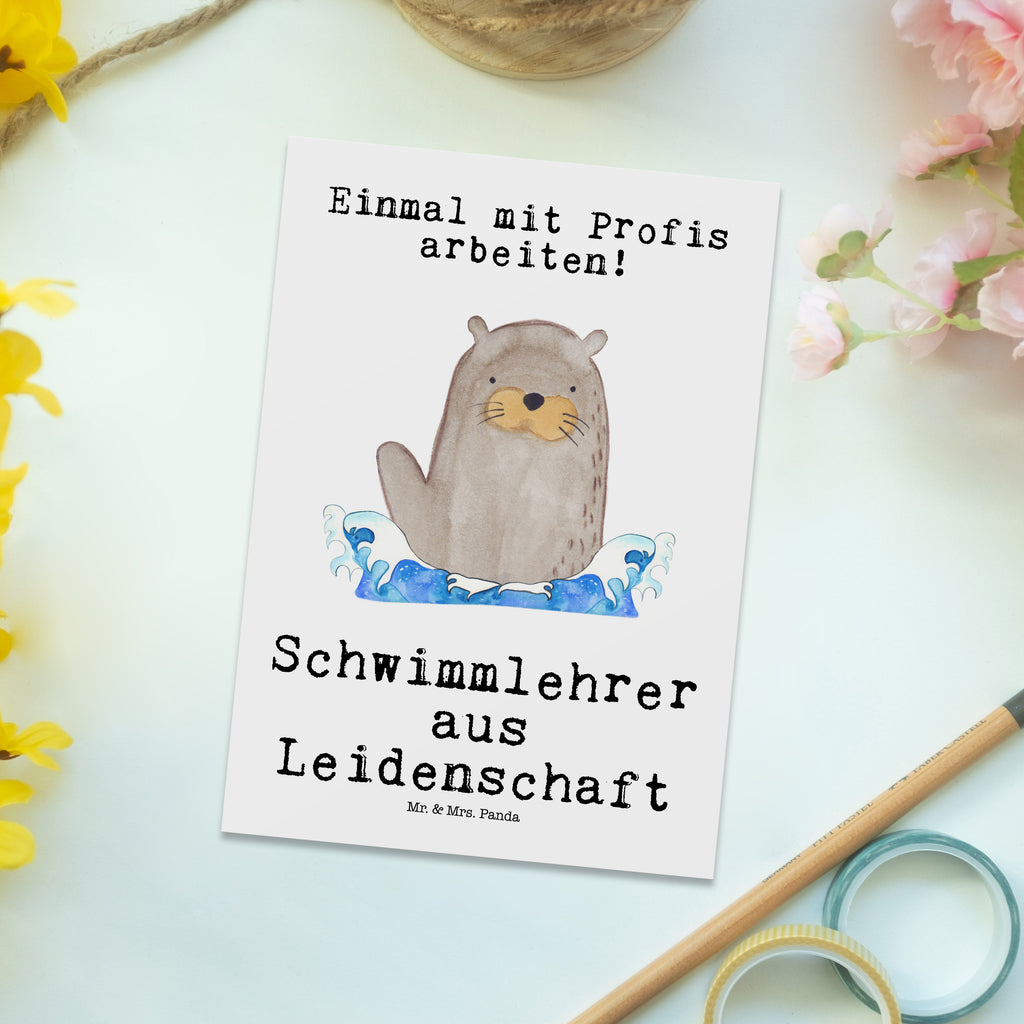 Postkarte Schwimmlehrer aus Leidenschaft Geschenkkarte, Grußkarte, Karte, Einladung, Ansichtskarte, Geburtstagskarte, Einladungskarte, Dankeskarte, Beruf, Ausbildung, Jubiläum, Abschied, Rente, Kollege, Kollegin, Geschenk, Schenken, Arbeitskollege, Mitarbeiter, Firma, Danke, Dankeschön, Schwimmlehrer, Schwimmbad, Schwimmschule, Schwimmverein, Schwimmkurs