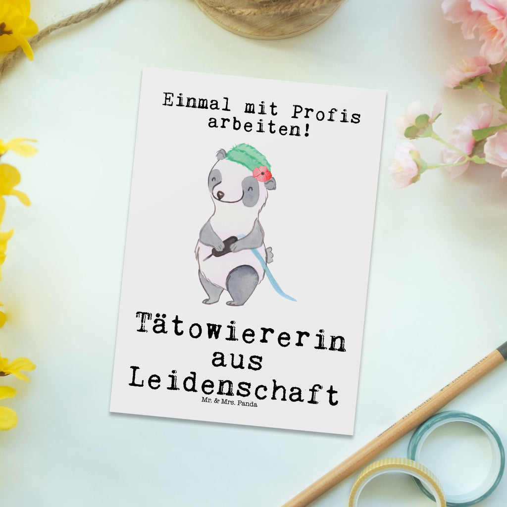 Postkarte Tätowiererin aus Leidenschaft Geschenkkarte, Grußkarte, Karte, Einladung, Ansichtskarte, Geburtstagskarte, Einladungskarte, Dankeskarte, Beruf, Ausbildung, Jubiläum, Abschied, Rente, Kollege, Kollegin, Geschenk, Schenken, Arbeitskollege, Mitarbeiter, Firma, Danke, Dankeschön