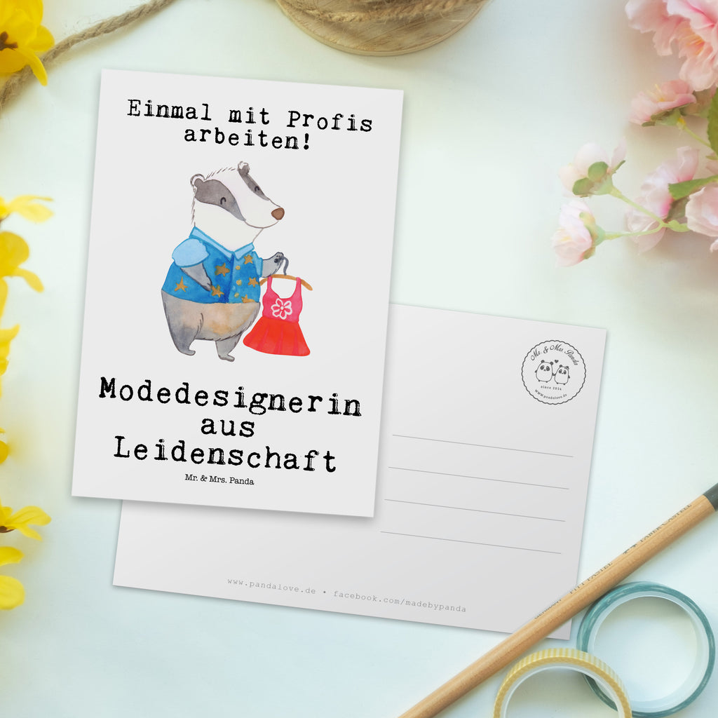 Postkarte Modedesignerin aus Leidenschaft Geschenkkarte, Grußkarte, Karte, Einladung, Ansichtskarte, Geburtstagskarte, Einladungskarte, Dankeskarte, Beruf, Ausbildung, Jubiläum, Abschied, Rente, Kollege, Kollegin, Geschenk, Schenken, Arbeitskollege, Mitarbeiter, Firma, Danke, Dankeschön, Modedesignerin, Fashion Designerin, Modeschöpferin