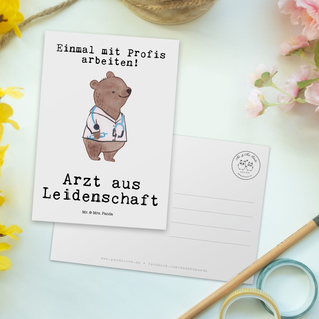 Postkarte Arzt aus Leidenschaft Geschenkkarte, Grußkarte, Karte, Einladung, Ansichtskarte, Geburtstagskarte, Einladungskarte, Dankeskarte, Beruf, Ausbildung, Jubiläum, Abschied, Rente, Kollege, Kollegin, Geschenk, Schenken, Arbeitskollege, Mitarbeiter, Firma, Danke, Dankeschön, Arzt, Hausarzt, Mediziner, Doktor, Medizinstudium, Doktortitel, Arztpraxis