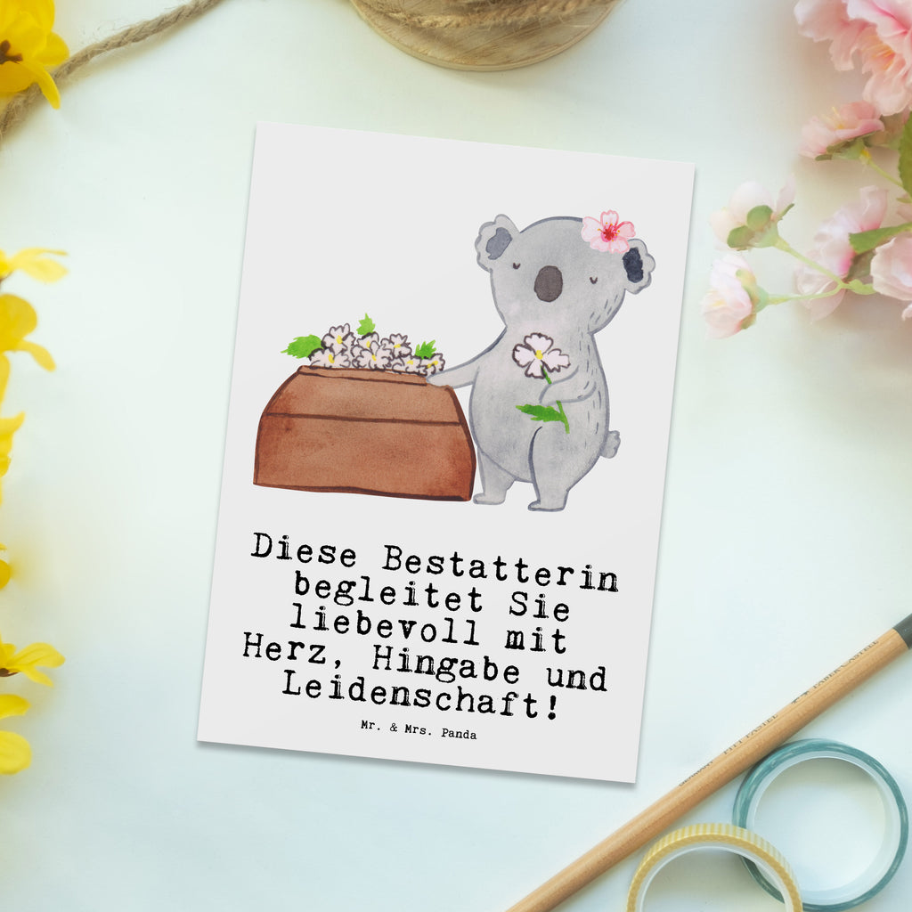 Postkarte Bestatterin mit Herz Geschenkkarte, Grußkarte, Karte, Einladung, Ansichtskarte, Geburtstagskarte, Einladungskarte, Dankeskarte, Beruf, Ausbildung, Jubiläum, Abschied, Rente, Kollege, Kollegin, Geschenk, Schenken, Arbeitskollege, Mitarbeiter, Firma, Danke, Dankeschön