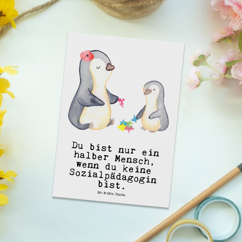Postkarte Sozialpädagogin mit Herz Geschenkkarte, Grußkarte, Karte, Einladung, Ansichtskarte, Geburtstagskarte, Einladungskarte, Beruf, Ausbildung, Jubiläum, Abschied, Rente, Kollege, Kollegin, Geschenk, Schenken, Arbeitskollege, Mitarbeiter, Firma, Danke, Dankeschön