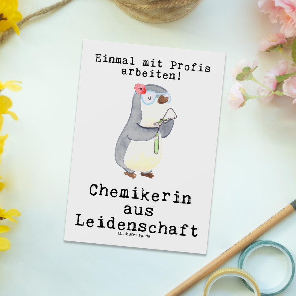 Postkarte Chemikerin aus Leidenschaft Geschenkkarte, Grußkarte, Karte, Einladung, Ansichtskarte, Geburtstagskarte, Einladungskarte, Dankeskarte, Beruf, Ausbildung, Jubiläum, Abschied, Rente, Kollege, Kollegin, Geschenk, Schenken, Arbeitskollege, Mitarbeiter, Firma, Danke, Dankeschön, Chemikerin, Chemielaborantin, Naturwissenschaftlerin, Labor, Studium, Forschung, Wissenschaftlerin