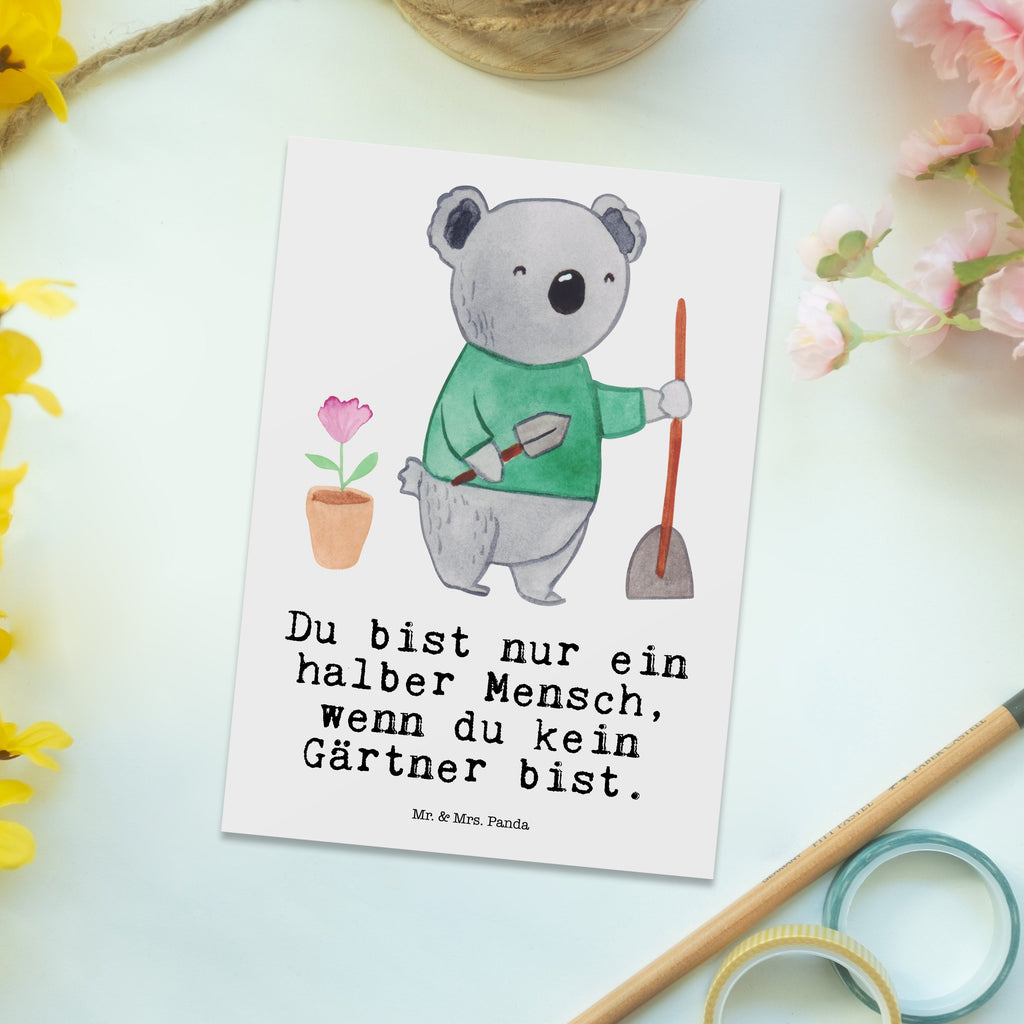 Postkarte Gärtner mit Herz Geschenkkarte, Grußkarte, Karte, Einladung, Ansichtskarte, Geburtstagskarte, Einladungskarte, Beruf, Ausbildung, Jubiläum, Abschied, Rente, Kollege, Kollegin, Geschenk, Schenken, Arbeitskollege, Mitarbeiter, Firma, Danke, Dankeschön, Gärtner, Gartenplaner, Gärtnerei, Gartenbau, Hobbygärtner, Garten- und Landschaftsbauer