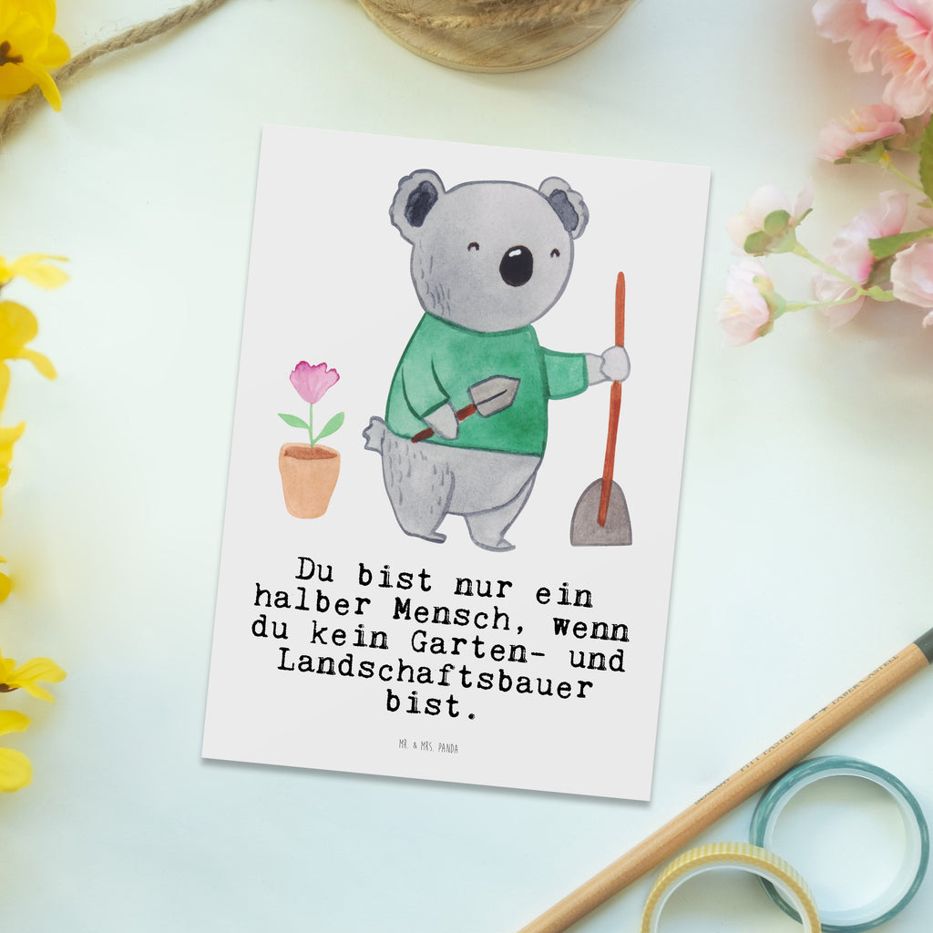 Postkarte Garten- und Landschaftsbauer mit Herz Geschenkkarte, Grußkarte, Karte, Einladung, Ansichtskarte, Geburtstagskarte, Einladungskarte, Dankeskarte, Beruf, Ausbildung, Jubiläum, Abschied, Rente, Kollege, Kollegin, Geschenk, Schenken, Arbeitskollege, Mitarbeiter, Firma, Danke, Dankeschön, Gärtner, Gartenplaner, Gärtnerei, Gartenbau, Hobbygärtner, Garten- und Landschaftsbauer