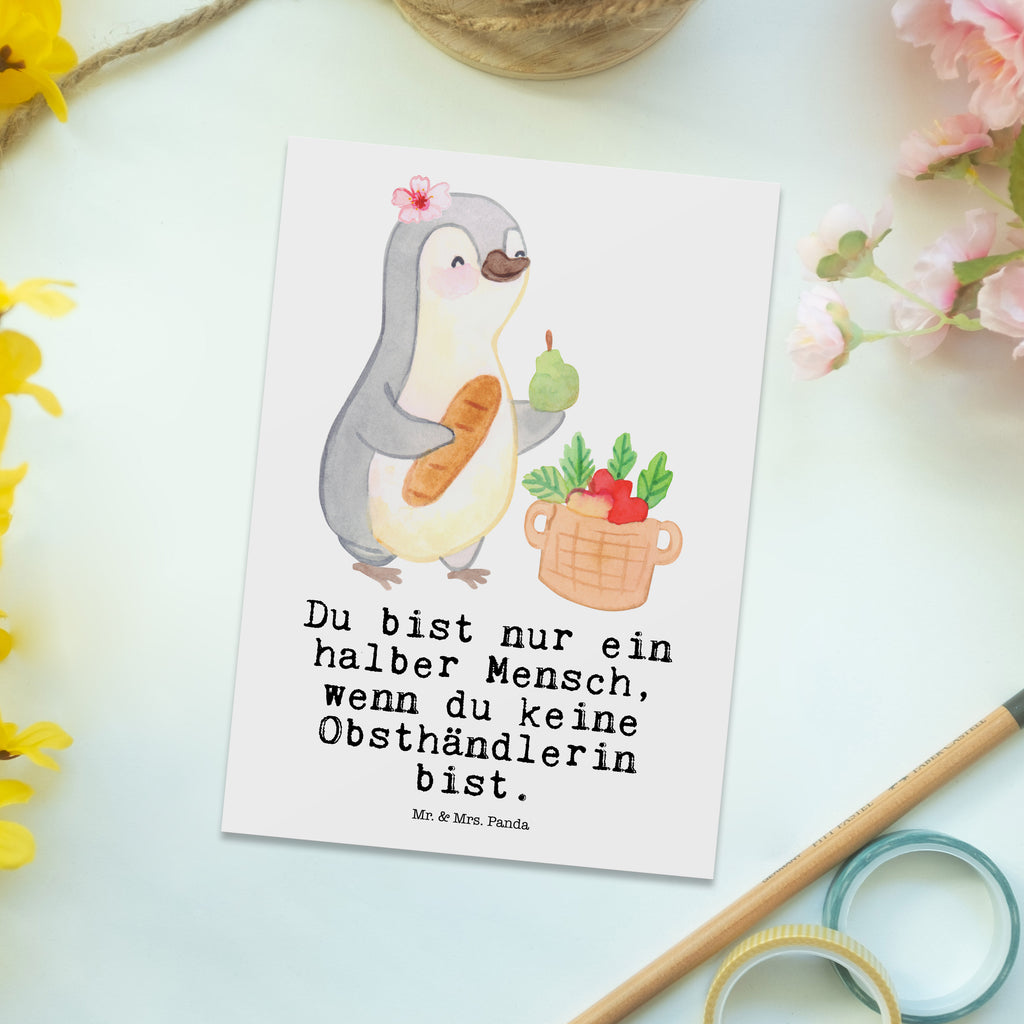 Postkarte Obsthändlerin mit Herz Geschenkkarte, Grußkarte, Karte, Einladung, Ansichtskarte, Geburtstagskarte, Einladungskarte, Dankeskarte, Beruf, Ausbildung, Jubiläum, Abschied, Rente, Kollege, Kollegin, Geschenk, Schenken, Arbeitskollege, Mitarbeiter, Firma, Danke, Dankeschön, Obsthändlerin, Obstverkäuferin, Wochenmarkthändlerin, Obstbäuerin, Obst- und Gemüsehändlerin, Obstplantage