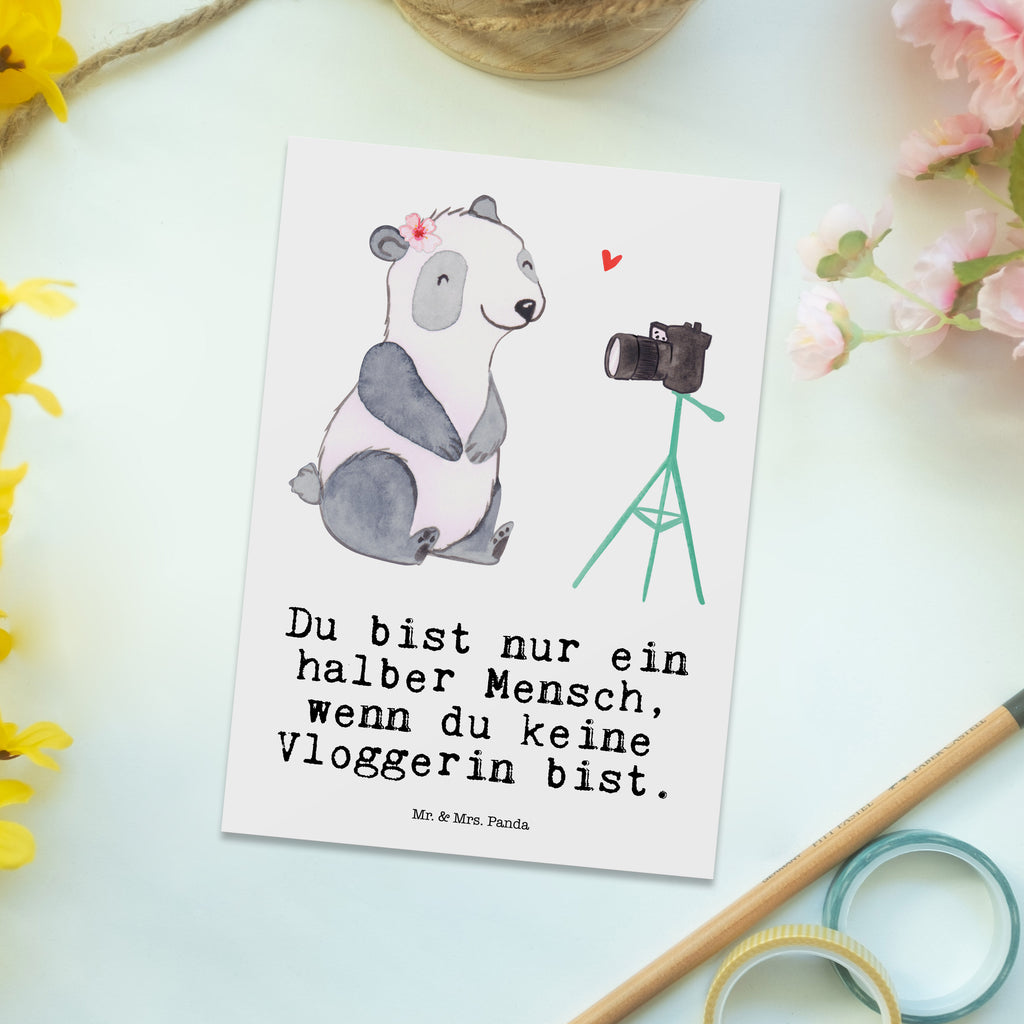 Postkarte Vloggerin mit Herz Geschenkkarte, Grußkarte, Karte, Einladung, Ansichtskarte, Geburtstagskarte, Einladungskarte, Dankeskarte, Beruf, Ausbildung, Jubiläum, Abschied, Rente, Kollege, Kollegin, Geschenk, Schenken, Arbeitskollege, Mitarbeiter, Firma, Danke, Dankeschön