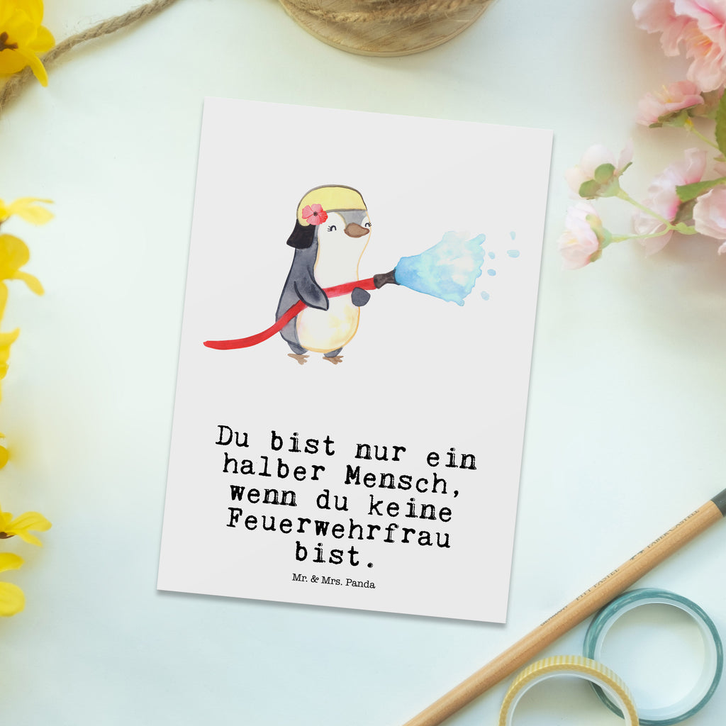 Postkarte Feuerwehrfrau mit Herz Geschenkkarte, Grußkarte, Karte, Einladung, Ansichtskarte, Geburtstagskarte, Einladungskarte, Beruf, Ausbildung, Jubiläum, Abschied, Rente, Kollege, Kollegin, Geschenk, Schenken, Arbeitskollege, Mitarbeiter, Firma, Danke, Dankeschön, Feuerwehrfrau, Feuerwehrhauptfrau, Brandschutz, Feuerwehr, freiwillige Feuerwehr