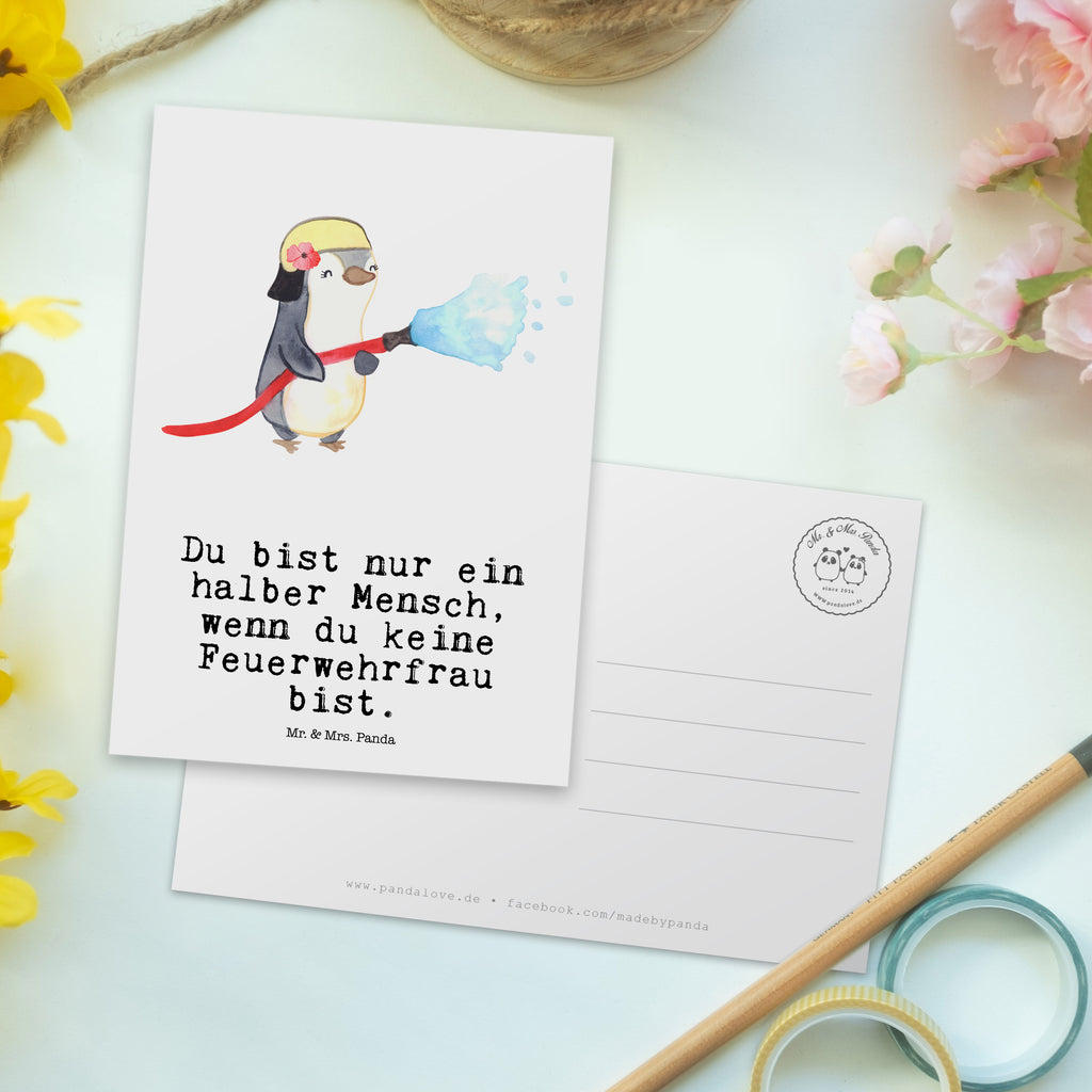Postkarte Feuerwehrfrau mit Herz Geschenkkarte, Grußkarte, Karte, Einladung, Ansichtskarte, Geburtstagskarte, Einladungskarte, Beruf, Ausbildung, Jubiläum, Abschied, Rente, Kollege, Kollegin, Geschenk, Schenken, Arbeitskollege, Mitarbeiter, Firma, Danke, Dankeschön, Feuerwehrfrau, Feuerwehrhauptfrau, Brandschutz, Feuerwehr, freiwillige Feuerwehr