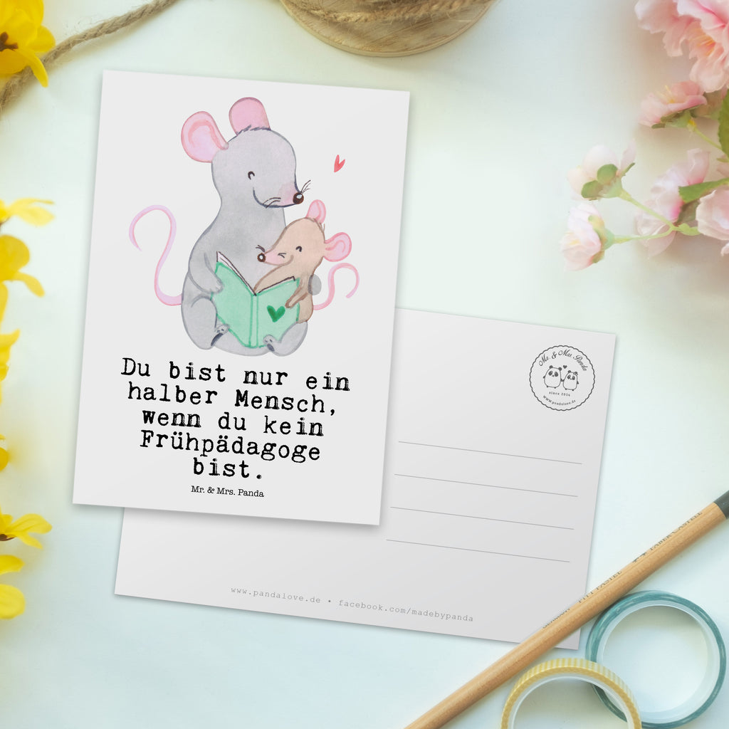 Postkarte Frühpädagoge mit Herz Geschenkkarte, Grußkarte, Karte, Einladung, Ansichtskarte, Geburtstagskarte, Einladungskarte, Dankeskarte, Beruf, Ausbildung, Jubiläum, Abschied, Rente, Kollege, Kollegin, Geschenk, Schenken, Arbeitskollege, Mitarbeiter, Firma, Danke, Dankeschön, Frühpädagoge, Frühpädagogik, Studium