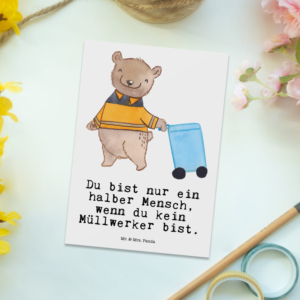 Postkarte Müllwerker mit Herz Geschenkkarte, Grußkarte, Karte, Einladung, Ansichtskarte, Geburtstagskarte, Einladungskarte, Beruf, Ausbildung, Jubiläum, Abschied, Rente, Kollege, Kollegin, Geschenk, Schenken, Arbeitskollege, Mitarbeiter, Firma, Danke, Dankeschön, Müllwerker, Fachkraft Kreislauf- und Abfallwirtschaft, Müllentsorger, Kehrichtmann, Müllmann, Müllfahrer