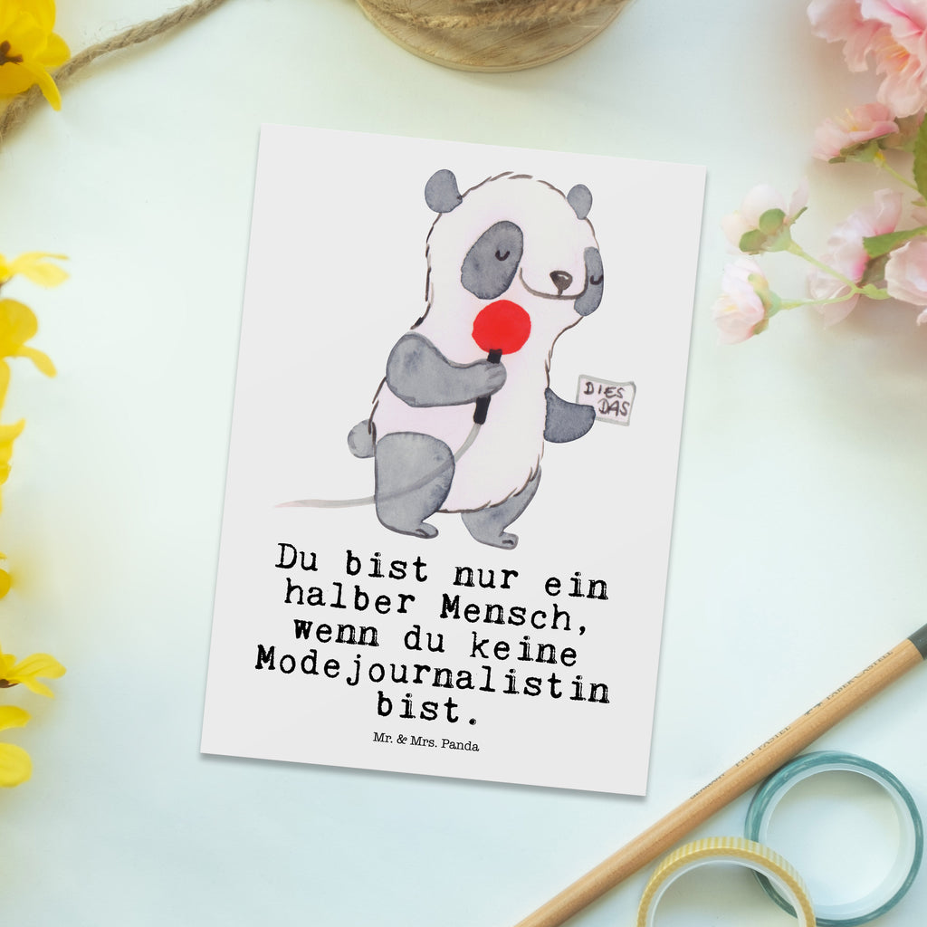 Postkarte Modejournalistin mit Herz Geschenkkarte, Grußkarte, Karte, Einladung, Ansichtskarte, Geburtstagskarte, Einladungskarte, Beruf, Ausbildung, Jubiläum, Abschied, Rente, Kollege, Kollegin, Geschenk, Schenken, Arbeitskollege, Mitarbeiter, Firma, Danke, Dankeschön, Modejournalistin, Journalistin, Reporterin, Redakteurin, Pressebüro, Studium
