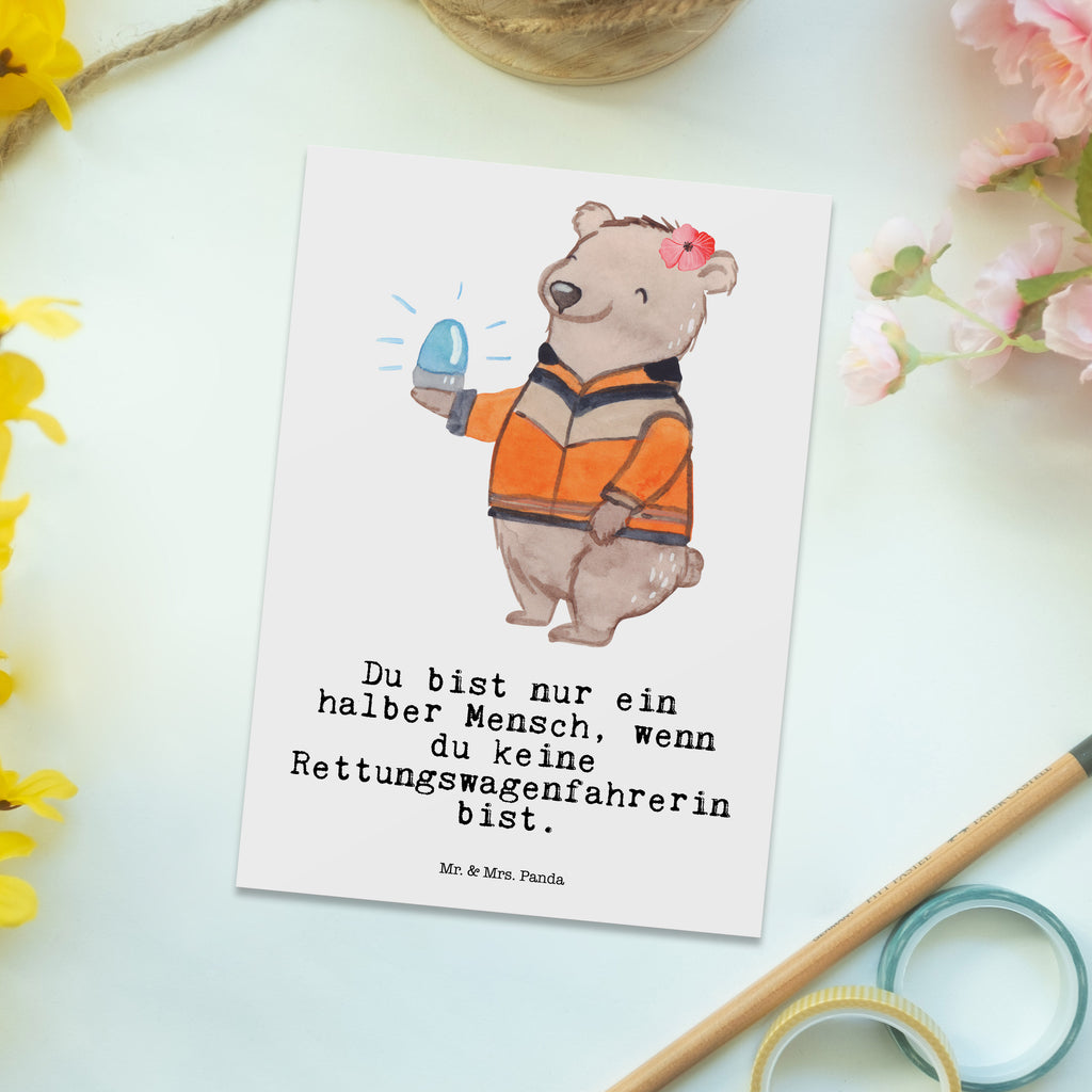 Postkarte Rettungswagenfahrerin mit Herz Geschenkkarte, Grußkarte, Karte, Einladung, Ansichtskarte, Geburtstagskarte, Einladungskarte, Dankeskarte, Beruf, Ausbildung, Jubiläum, Abschied, Rente, Kollege, Kollegin, Geschenk, Schenken, Arbeitskollege, Mitarbeiter, Firma, Danke, Dankeschön