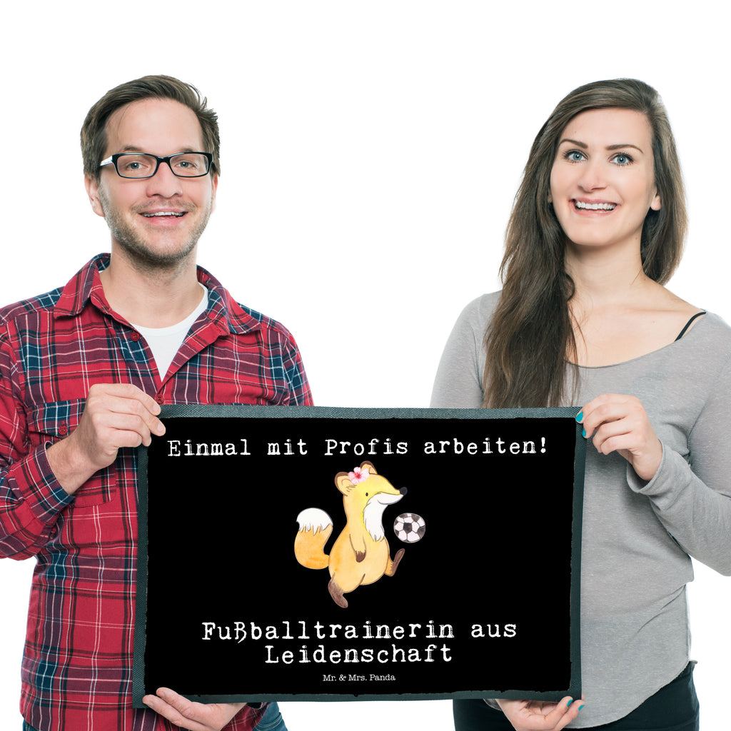 Fußmatte Fußballtrainerin aus Leidenschaft Fußballtrainerin, Fußballspiel, Glücksbringer, Verein Fußball,  Türvorleger, Schmutzmatte, Fußabtreter, Matte, Schmutzfänger, Fußabstreifer, Schmutzfangmatte, Türmatte, Motivfußmatte,  Haustürmatte, Vorleger  Beruf, Ausbildung, Jubiläum, Abschied, Rente, Kollege, Kollegin, Geschenk, Schenken, Arbeitskollege, Mitarbeiter, Firma, Danke, Dankeschön