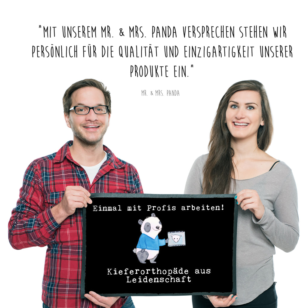 Fußmatte Kieferorthopäde aus Leidenschaft  Türvorleger, Schmutzmatte, Fußabtreter, Matte, Schmutzfänger, Fußabstreifer, Schmutzfangmatte, Türmatte, Motivfußmatte,  Haustürmatte, Vorleger  Beruf, Ausbildung, Jubiläum, Abschied, Rente, Kollege, Kollegin, Geschenk, Schenken, Arbeitskollege, Mitarbeiter, Firma, Danke, Dankeschön