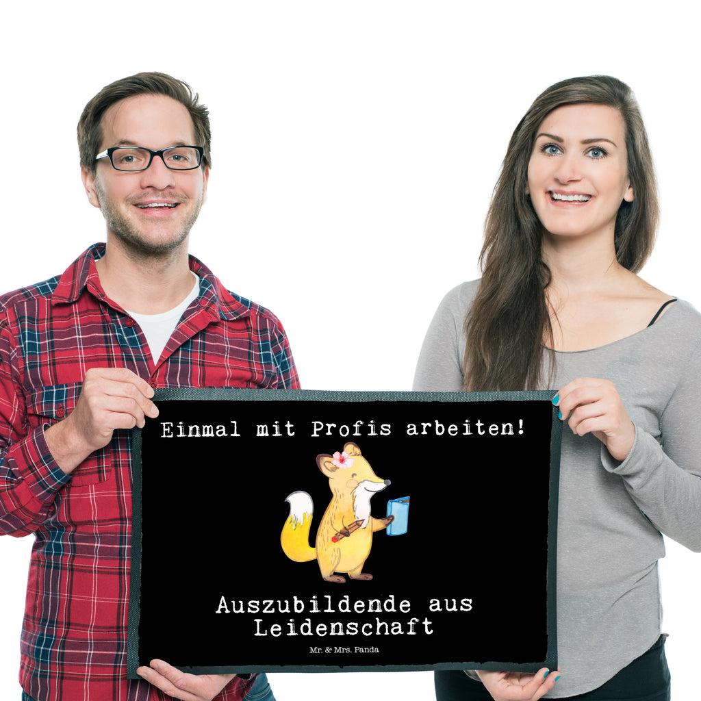 Fußmatte Auszubildende aus Leidenschaft Auszubildende, Azubine, Ausbildungsbeginn, Abschlussprüfung, Beginn der Ausbildung, Glücksbringer zur Ausbildung, Türvorleger, Schmutzmatte, Fußabtreter, Matte, Schmutzfänger, Fußabstreifer, Schmutzfangmatte, Türmatte, Motivfußmatte,  Haustürmatte, Vorleger  Beruf, Ausbildung, Jubiläum, Abschied, Rente, Kollege, Kollegin, Geschenk, Schenken, Arbeitskollege, Mitarbeiter, Firma, Danke, Dankeschön
