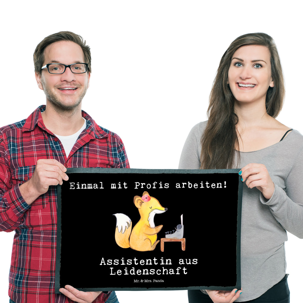 Fußmatte Assistentin aus Leidenschaft  Türvorleger, Schmutzmatte, Fußabtreter, Matte, Schmutzfänger, Fußabstreifer, Schmutzfangmatte, Türmatte, Motivfußmatte,  Haustürmatte, Vorleger  Beruf, Ausbildung, Jubiläum, Abschied, Rente, Kollege, Kollegin, Geschenk, Schenken, Arbeitskollege, Mitarbeiter, Firma, Danke, Dankeschön