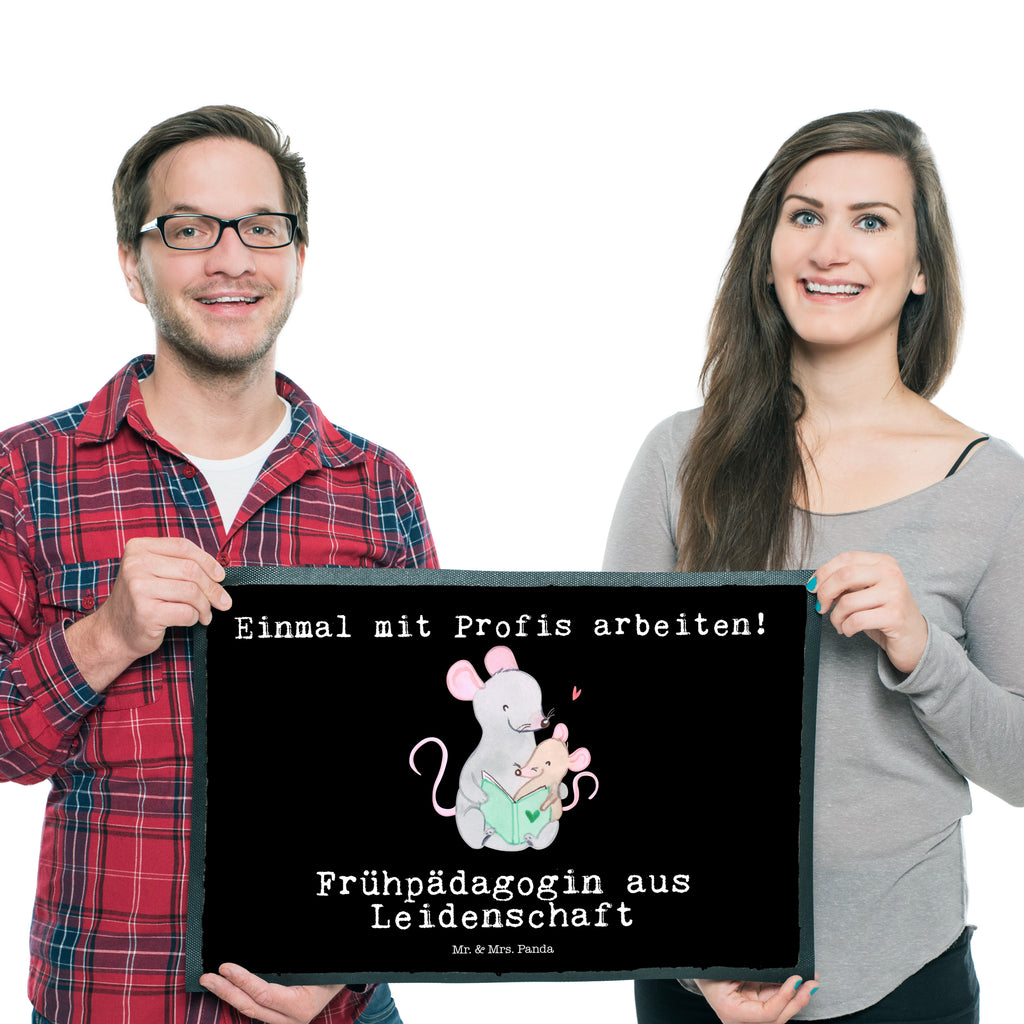 Fußmatte Frühpädagogin aus Leidenschaft Frühpädagogin, Frühpädagogik, Ausbildung, Studium,  Türvorleger, Schmutzmatte, Fußabtreter, Matte, Schmutzfänger, Fußabstreifer, Schmutzfangmatte, Türmatte, Motivfußmatte,  Haustürmatte, Vorleger  Beruf, Ausbildung, Jubiläum, Abschied, Rente, Kollege, Kollegin, Geschenk, Schenken, Arbeitskollege, Mitarbeiter, Firma, Danke, Dankeschön
