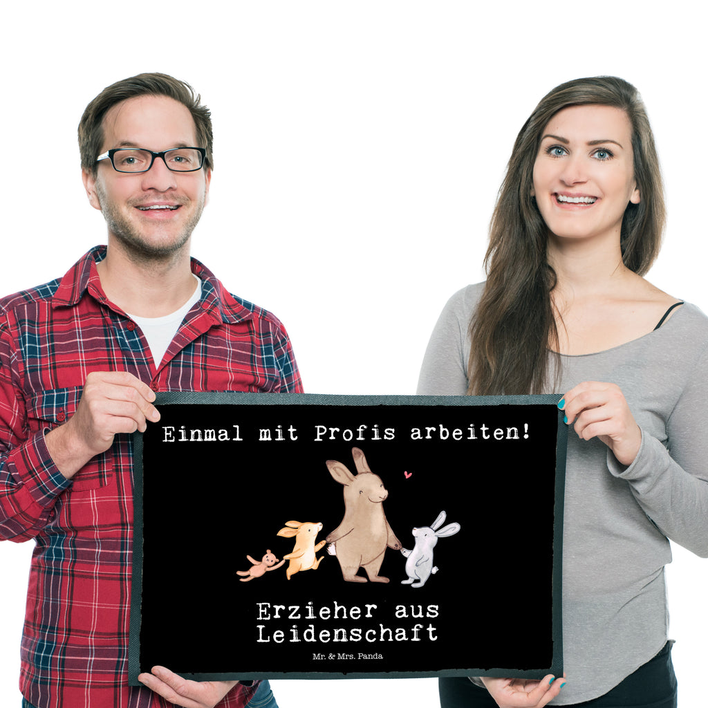 Fußmatte Erzieher aus Leidenschaft Erzieher, Kindergärtner, Pädagoge, Türvorleger, Schmutzmatte, Fußabtreter, Matte, Schmutzfänger, Fußabstreifer, Schmutzfangmatte, Türmatte, Motivfußmatte,  Haustürmatte, Vorleger  Beruf, Ausbildung, Jubiläum, Abschied, Rente, Kollege, Kollegin, Geschenk, Schenken, Arbeitskollege, Mitarbeiter, Firma, Danke, Dankeschön